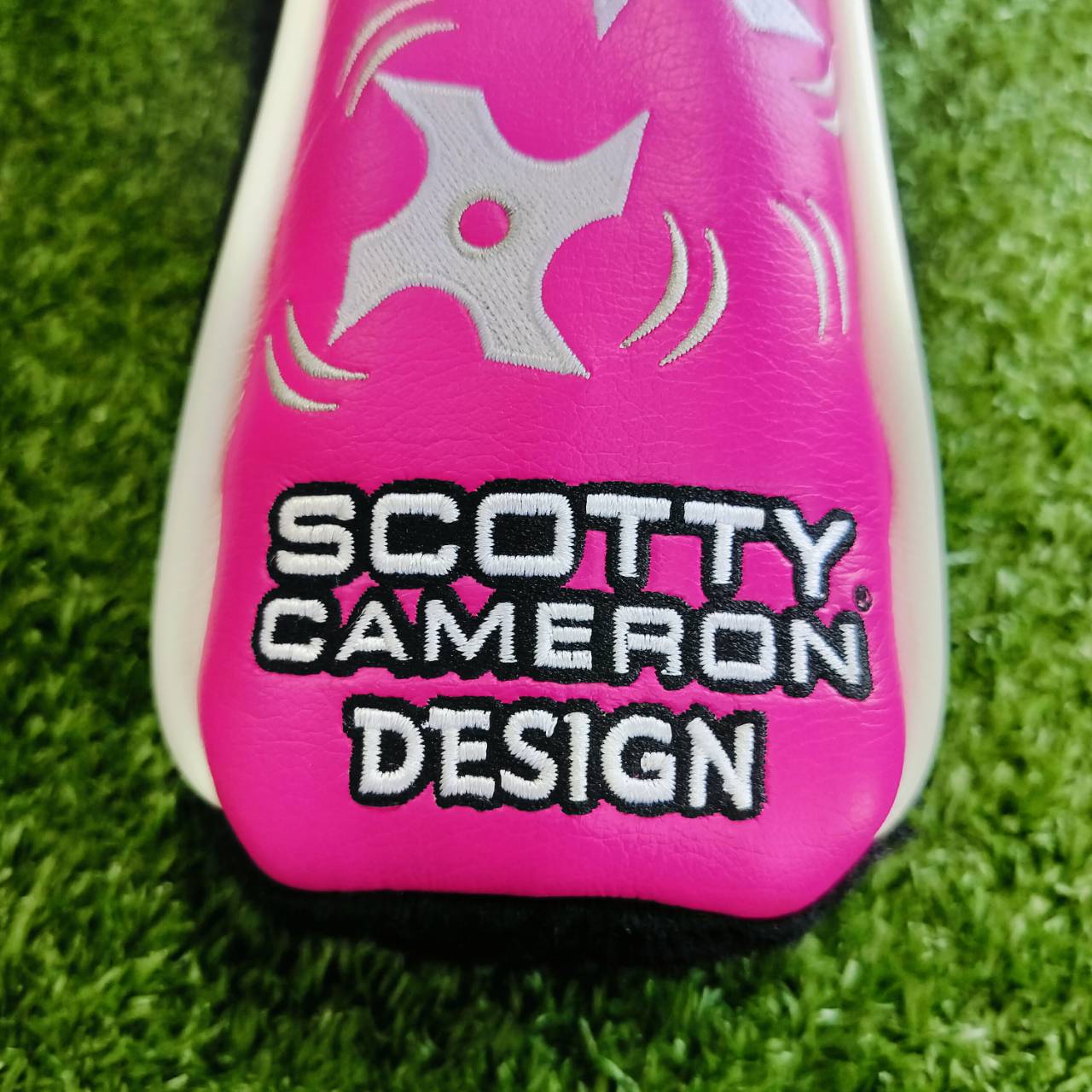 COVER SCOTTY CAMERON WASABI PINK เป็น COVER ใส่ HYBRID มือสอง ของแท้ หายาก ราคาปกติแพงสุดๆ สภาพสวยมากค่ะ