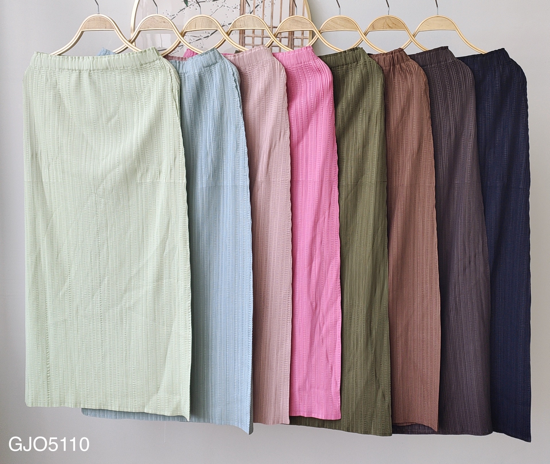 ปรับราคาลง40%!! ยาว 34.5นิ้ว! 2MUAY รุ่น GJO5110 STRAIGHT PLEAT SKIRT กระโปรงผู้หญิง กระโปรงพลีทคุณภาพ 8 สี FREE SIZE