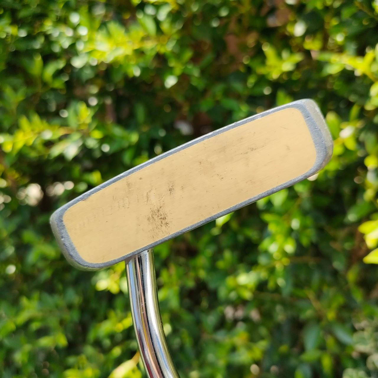 PUTTER COSTOM ความยาว 34 นิ้ว เป็นแบบสามบอล เล็งง่ายขึ้น กระจายน้ำหนักและชดเชยความผิดพลาดได้สูงครับ