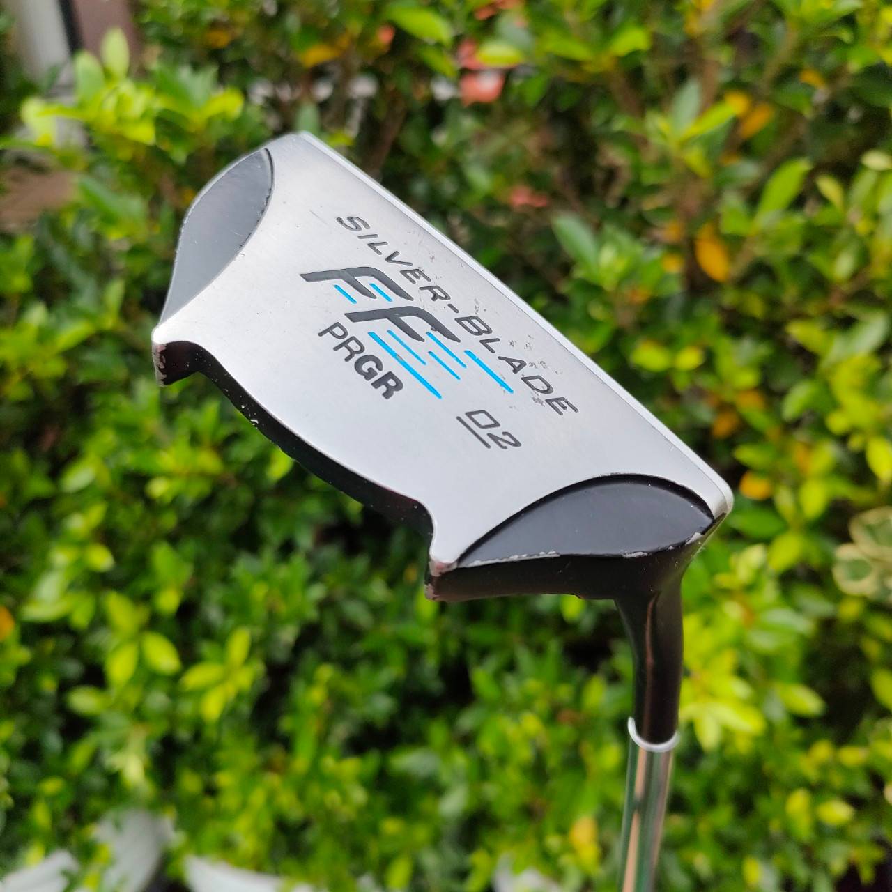 PUTTER PRGR SILVER-BLADE FF 02 ก้าน PRGR SILVER-BLADE ความยาว 33 นิ้วพัตต์ดีมากๆครับหน้า Milled เกาะไลน์มากๆ น้ำหนักดีมาก พัตต์ง่ายและตรงครับ