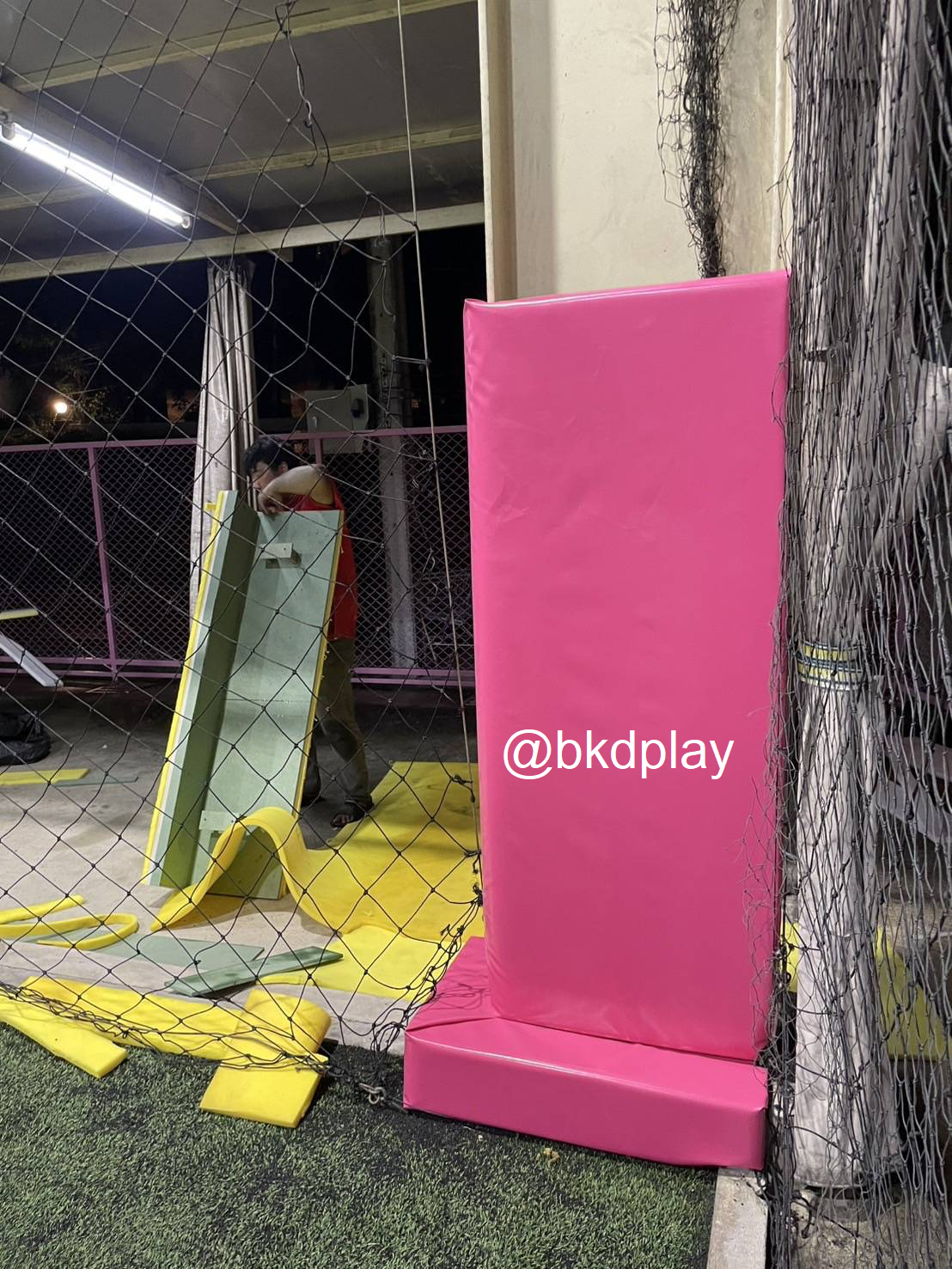 รับทำผนังกันกระแทก บุผนังห้อง หุ้มเสากันกระแทก บุหุ้มหนัง สั่งทำตามขนาดและสี