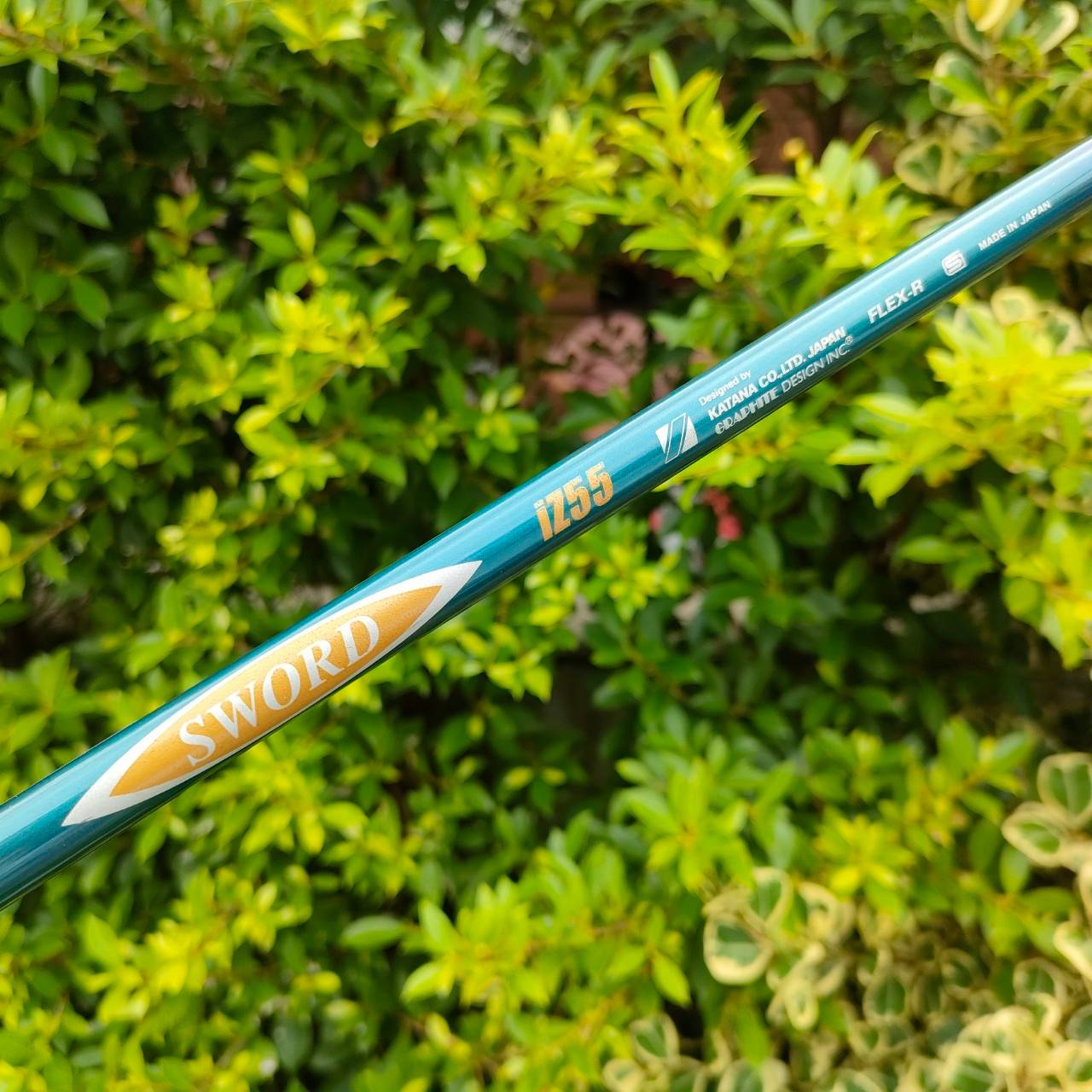 FW7 SWORD iZU HSL180 ก้าน SWORD iZ55 FLEX R เป็นหัวไม้ที่ตีง่ายที่สุด!!! ลูกลอยง่าย และตรงมาก ชดเชยความผิดพลาดสูง มีหมุดถ่วงด้านหลังสองจุด ทำให้กระจายน้ำหนักได้ดี!!! ไม้กอล์ฟมือสอง ของแท้ BY NakaraLuxurious
