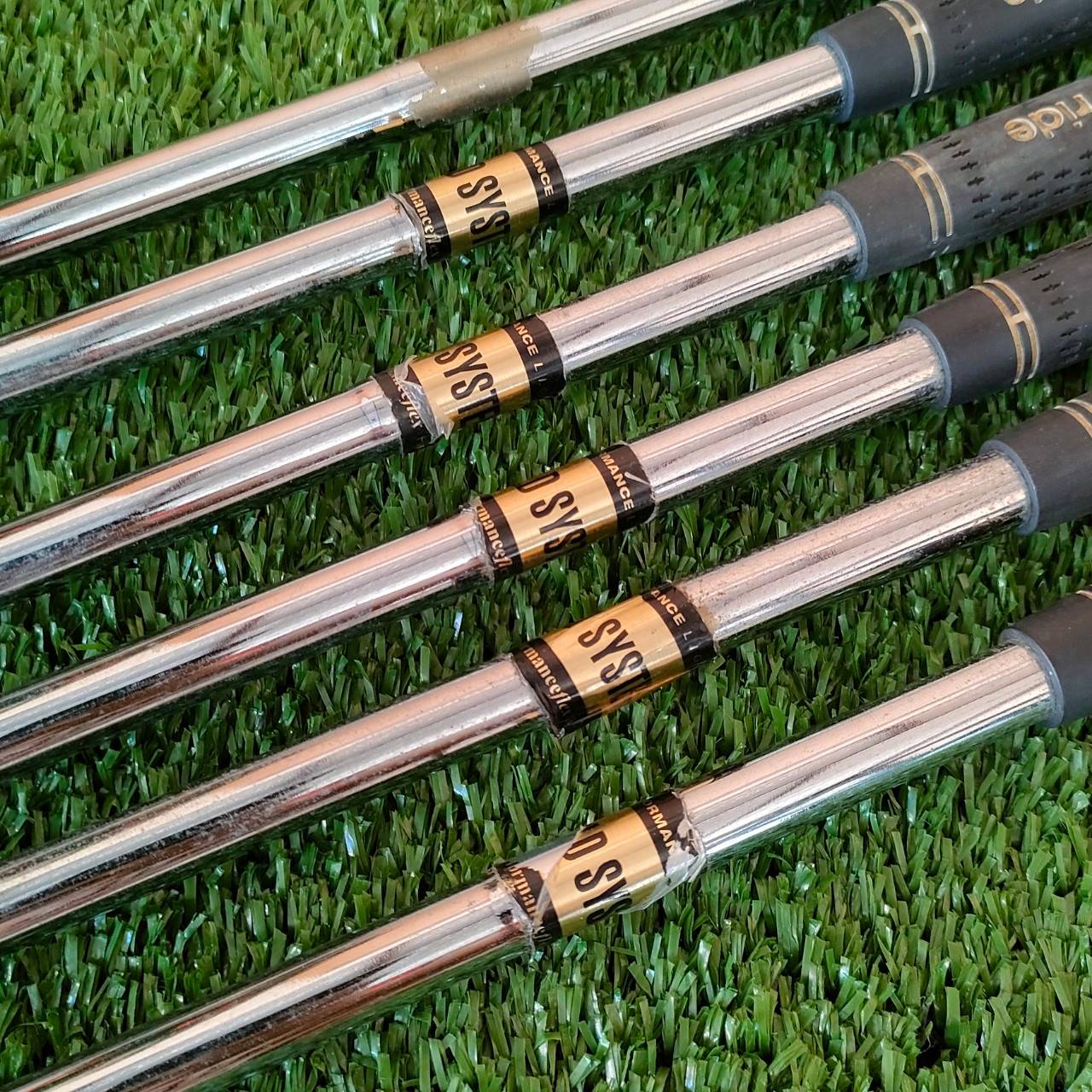 ** ไม้กอล์ฟสำหรับเด็ก ** ชุดเหล็ก U.S.KIDS GOLF 17-4 STAINLESS มีเหล็ก 4,5,6,7,9 เเละ PW **ขาดเหล็ก 8 ** ความยาวเหล็ก 7 ** 36 นิ้ว *