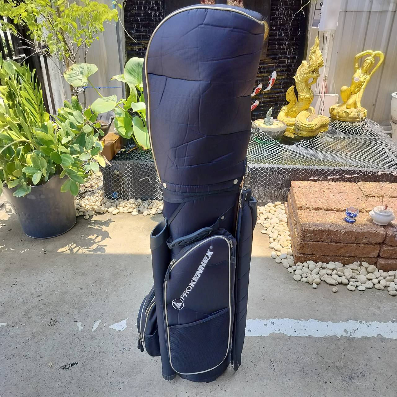 ไม้กอล์ฟครบชุด PRO KENNEX GRAND CANYON สภาพสวยงาม ให้ไม้มาได้ครบเครื่องมากๆ ดีทุกไม้ ถุงกอล์ฟ PROKENNEX เดิมตรงรุ่น และมี COVER ให้ครบทั้งชุดค่ะ ไม้กอล์ฟพรีเมี่ยมมือสอง ของแท้ By NakaraLuxurious
