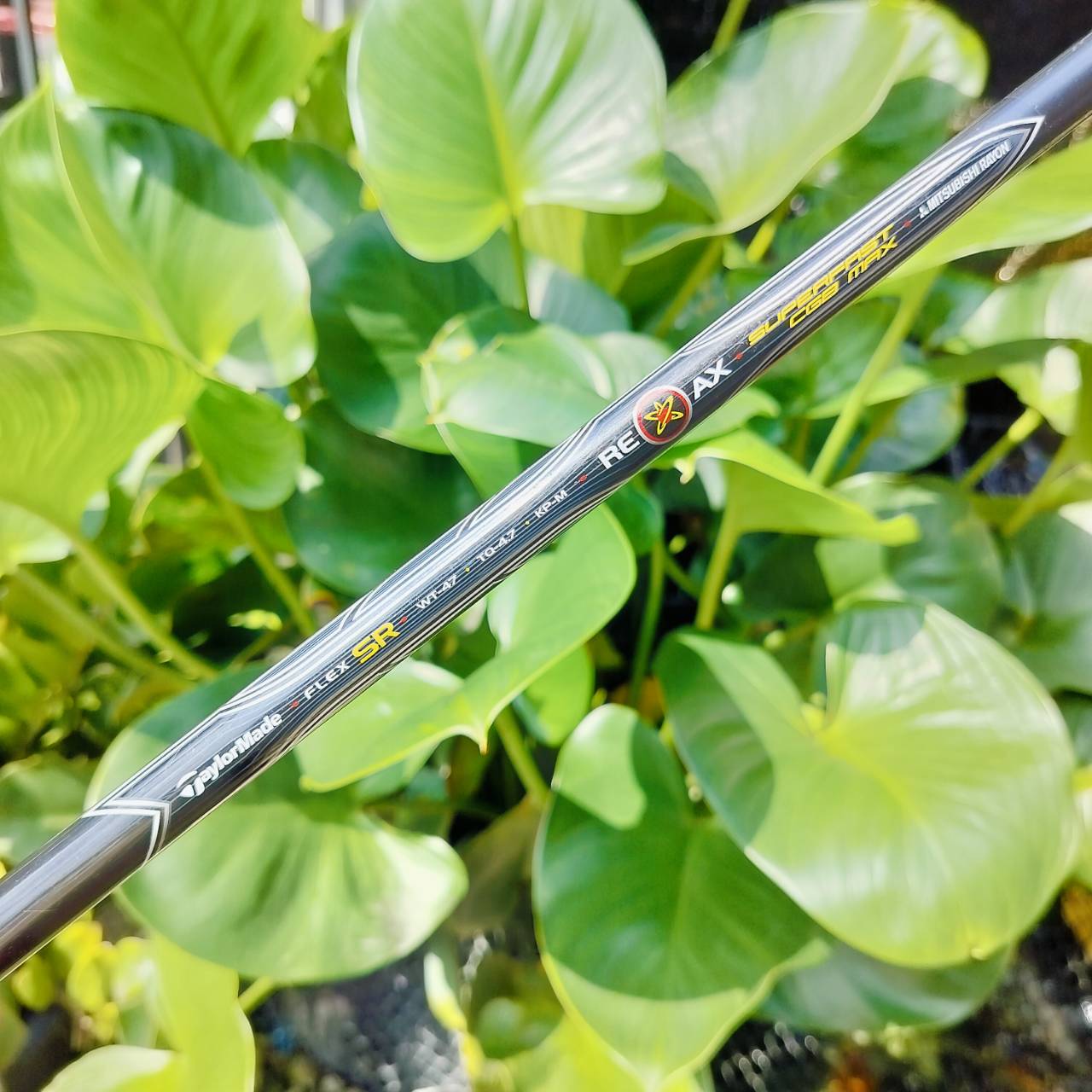 Driver Taylormade BURNER PLUS ตัว PLUS หน้าเด้ง ตีไกลมากๆ และตัวนี้ตีง่ายมากด้วยการยื่น กระดองออกไปด้านหลัง และ เป็นกระดองเบา ทำให้จุด CG ลงมาอยู่ต่ำและลึกอย่างมาก ไม้กอล์ฟพรีเมี่ยมมือสอง ของแท้ NakaraLuxurious