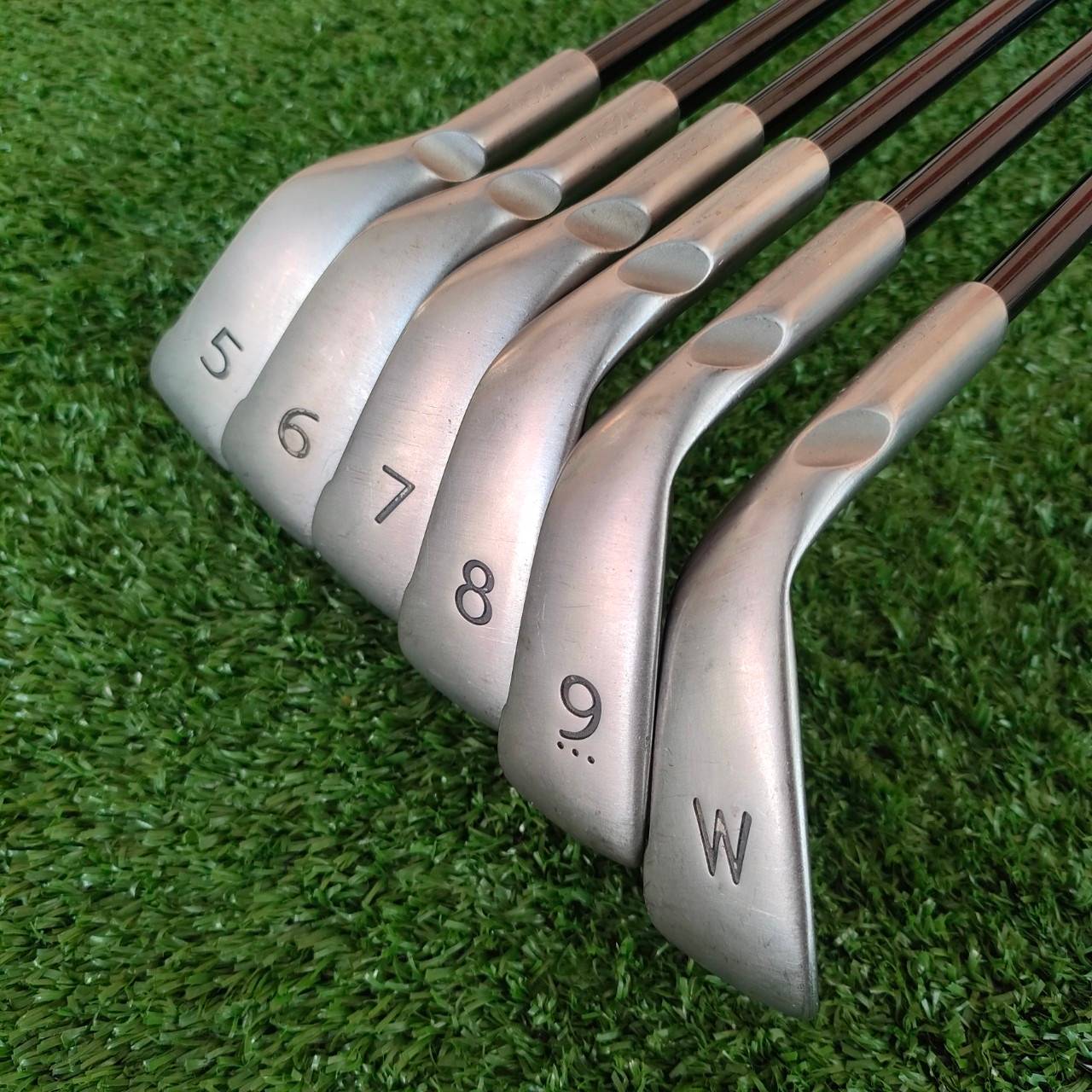 ** ไม้กอล์ฟาสำหรับท่านที่ถนัดซ้าย ** ชุดเหล็ก PING G20 จุดส้ม มีเหล็ก 5-9 เเละ W ก้าน PING TFC 330 I FLEX R สภาพสวย มือซ้ายหายากมากครับ