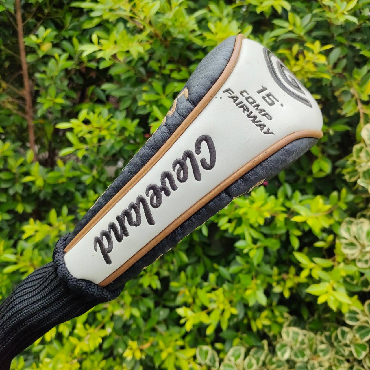 FW3 CLEVELAND LAUNCHER COMP องศา 15 คอมโพสิท ก้าน LAUNCHER FLEX S ตีไกลจัด!!! ระยะเท่า Driver มาพร้อม COVER เดิม สภาพสวยจัด CG ต่ำมากเพราะกระดองเป็นเคฟล่า ทำให้ตีลูกลอยได้ง่ายที่สุด และ ตีไกลมากๆ กระดองเด้ง ราคาหวานมาก!!!