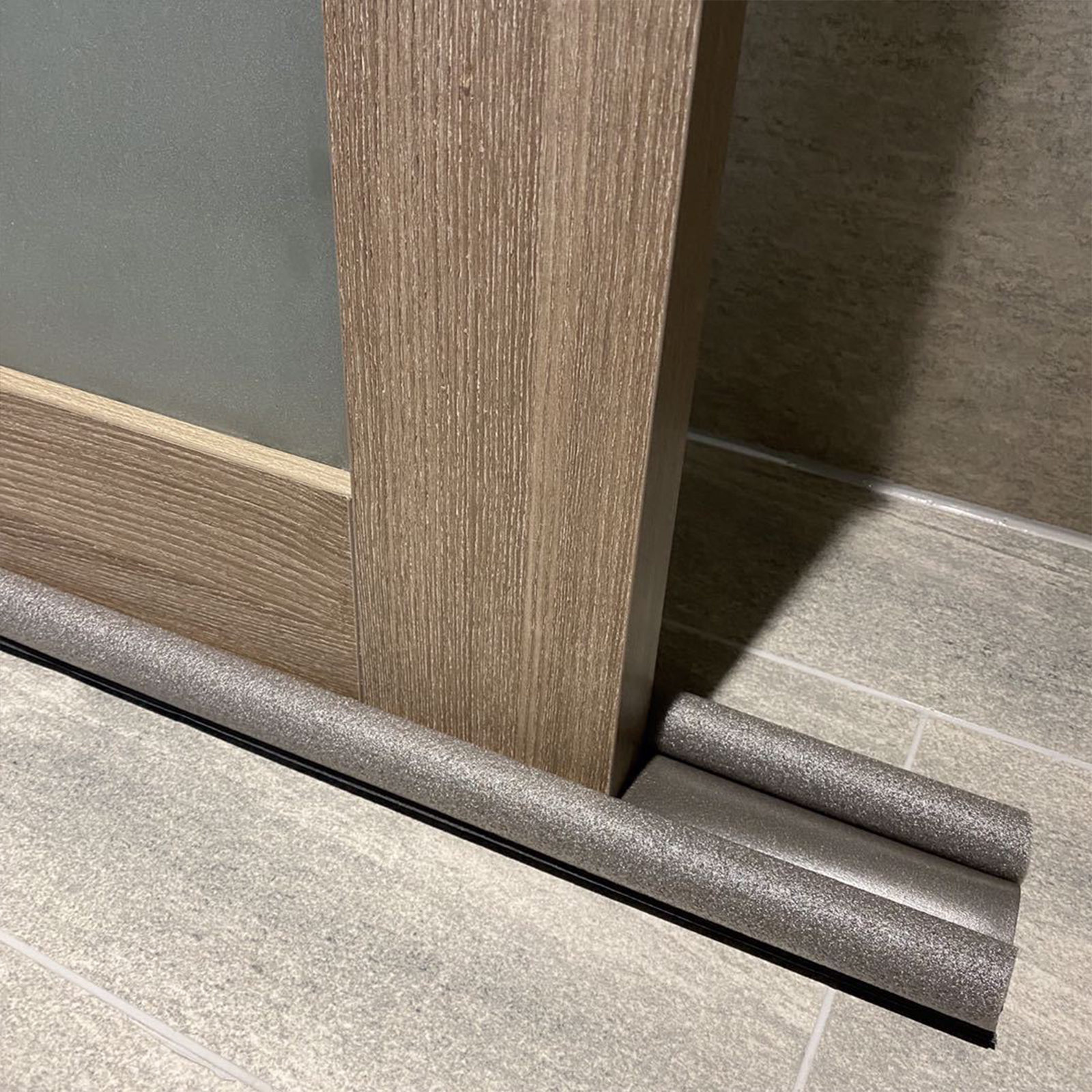 ที่กั้นช่องใต้ประตู โฟมคู่ ขนาด93cm ตัดแต่งได้ โฟมอย่างดี ไม่เก็บความชื้น