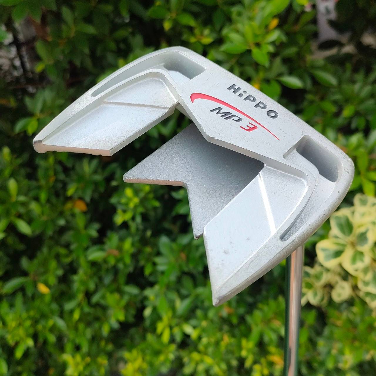 PUTTER HIPPO MP3 ความยาว 34 นิ้ว ก้าน RIFLE สุดยอดการกระจายน้ำหนัก มีทั้งปีดสองข้างเหมือนเบอร์ 7 และมีบอลอยู่ตรงกลาง และมี เส้นเล็งเห็นชัด!! ไม้กอล์ฟมือสอง ของแท้ BY NakaraLuxurious