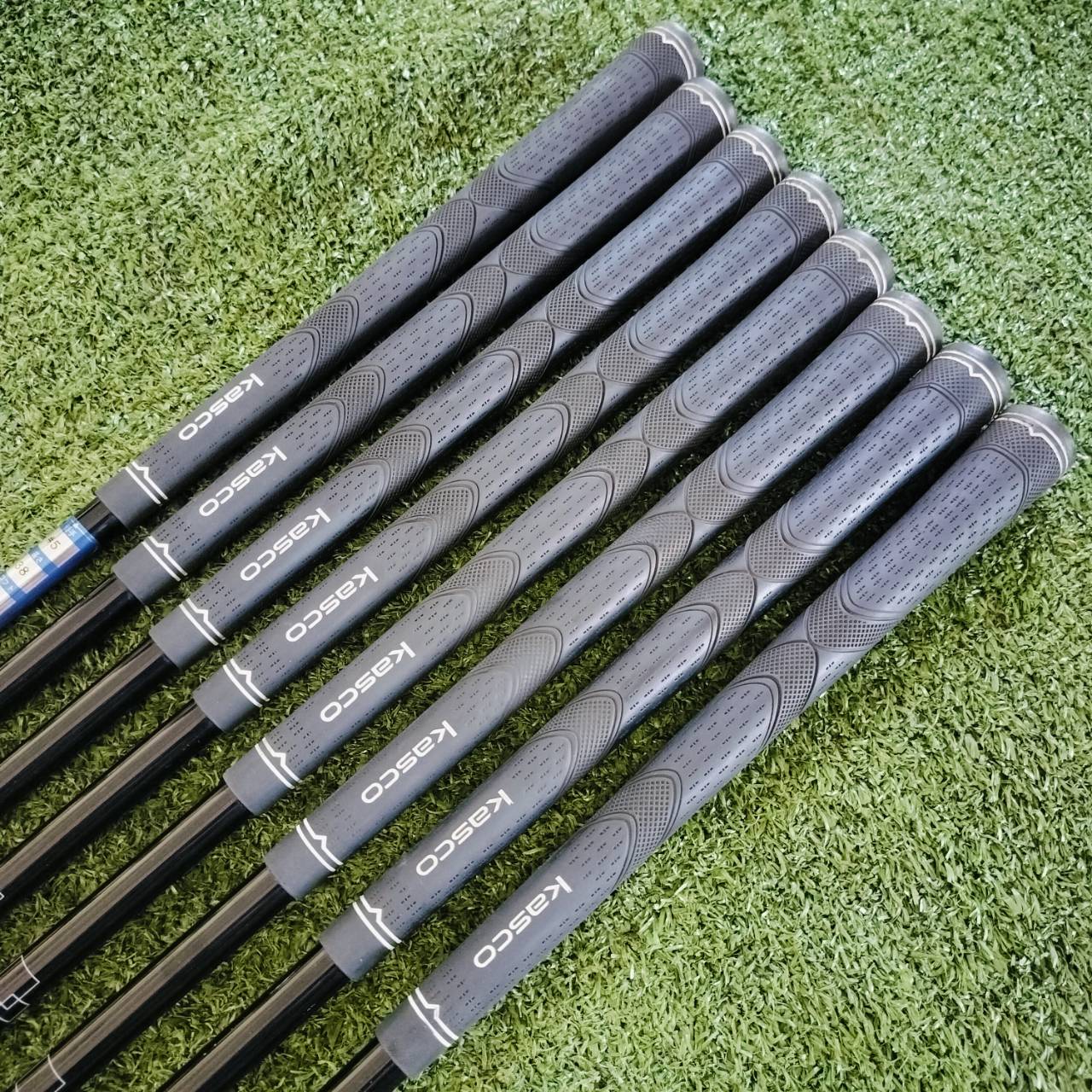 ชุดเหล็ก KASCO SUPER ROCKETS SR-i2 มีเหล็ก 5 6 7 8 9 P เเละมี WEDGE ใบเบลด มาให้แล้วอีกสองตัวคือ A52 และ S56 ค่ะ ไม้กอล์ฟพรีเมี่ยมมือสอง ของแท้ By NakaraLuxurious