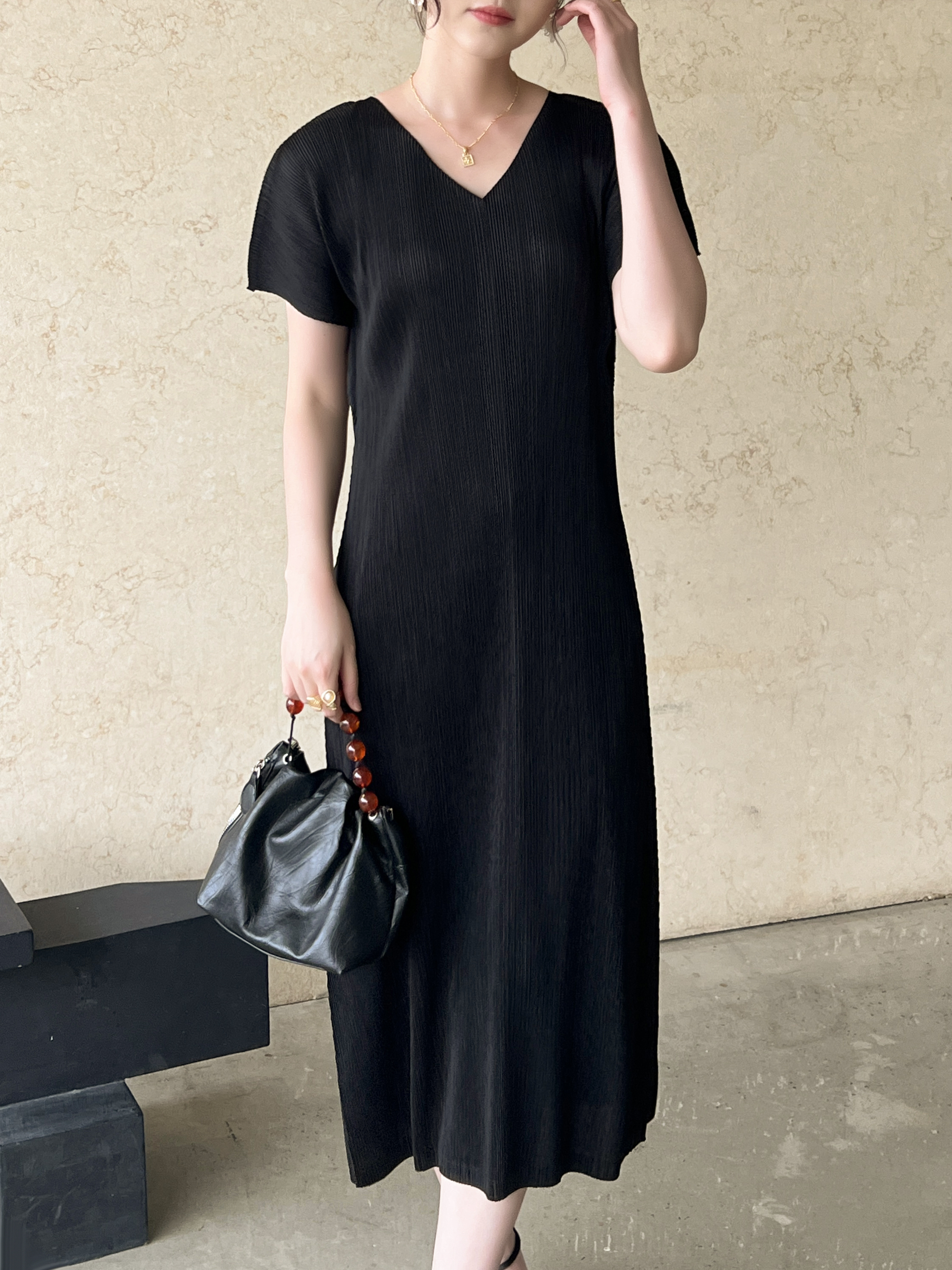 2MUAY รุ่น GJO11251 เดรสอัดพลีท V NECK PLEATED DRESS 2 สี FREE SIZE