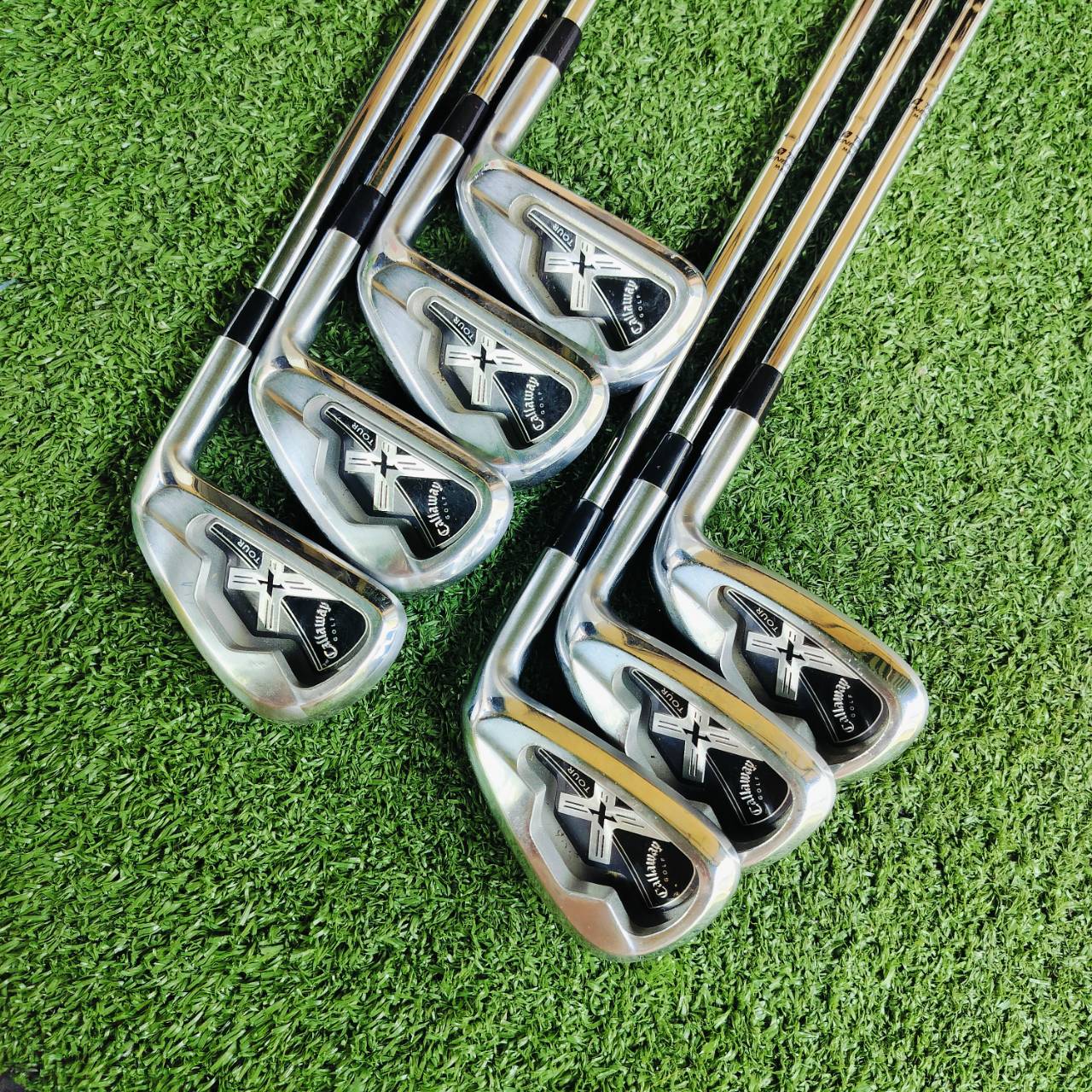 ชุดเหล็ก Callaway X-TOUR เป็นชุดเหล็ก FORGED สุดมันส์ ตีทั้งนุ่มนวลและคม แต่พิเศษมาก โดยมี CAVITY ที่ลึก ตีง่่ายมากๆ และใบไม่ใหญ่ด้วยค่ะ ครบเครื่องมาก ไม้กอล์ฟพรีเมี่ยมมือสอง ของแท้ By NakaraLuxurious