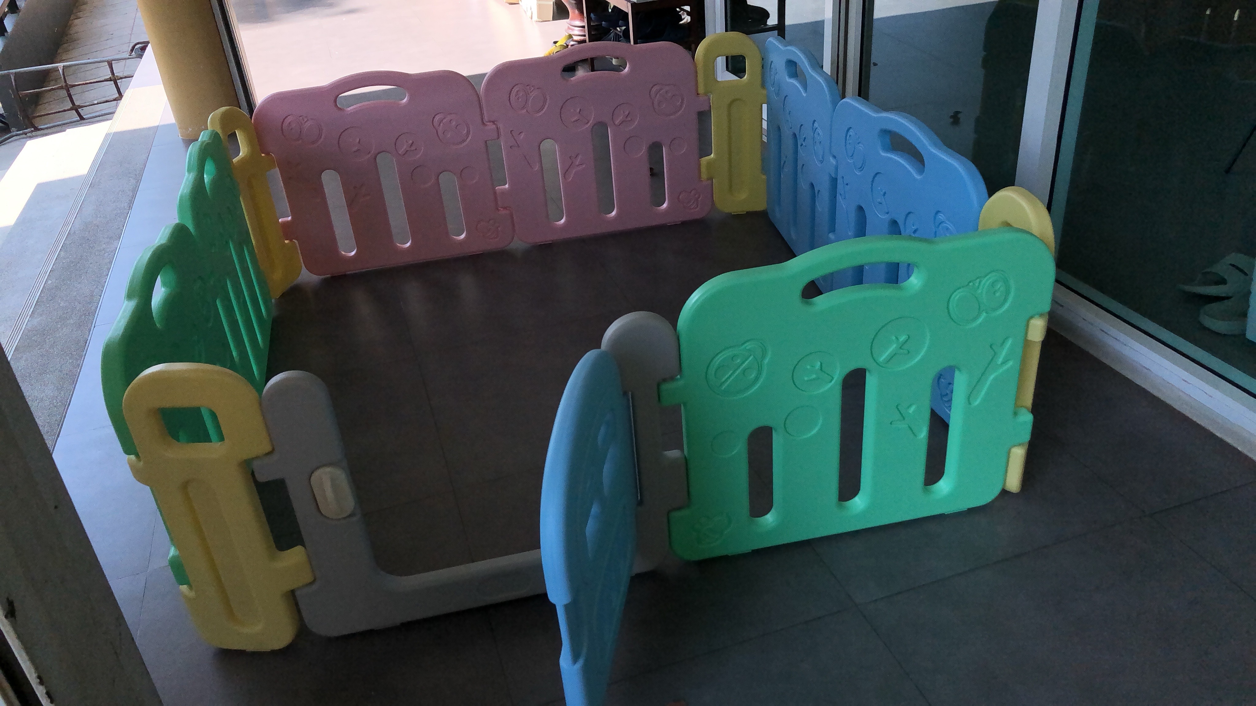 คอกกั้นพลาสติก บ่อบอลมีประตู คอกบอล รั้วกั้นเด็ก เครื่องเล่นสนาม เฟอร์นิเจอร์ราคาโรงงาน พร้อมส่ง