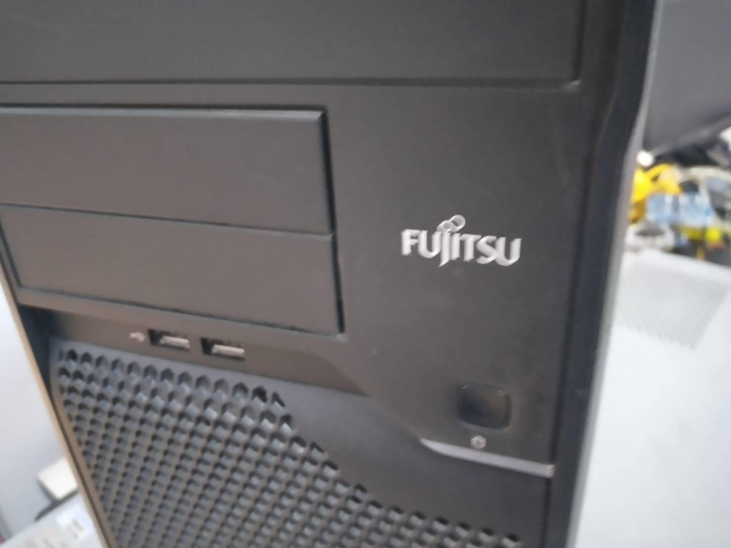 Fujitsu PRIMERGY TX1310 M1 Server หา server ดี ๆ ใช้งานในบริษัทขนาดเล็ก ในงบที่ประหยัด