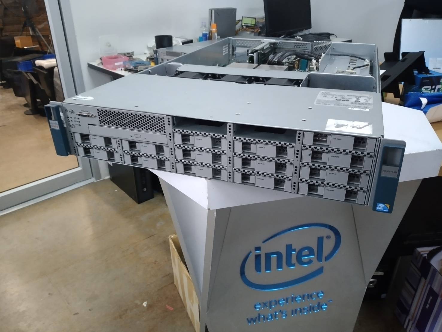 Cisco C210 M2 แรง เร็ว ดี ราคา ไม่น่าเชื่อ !!!