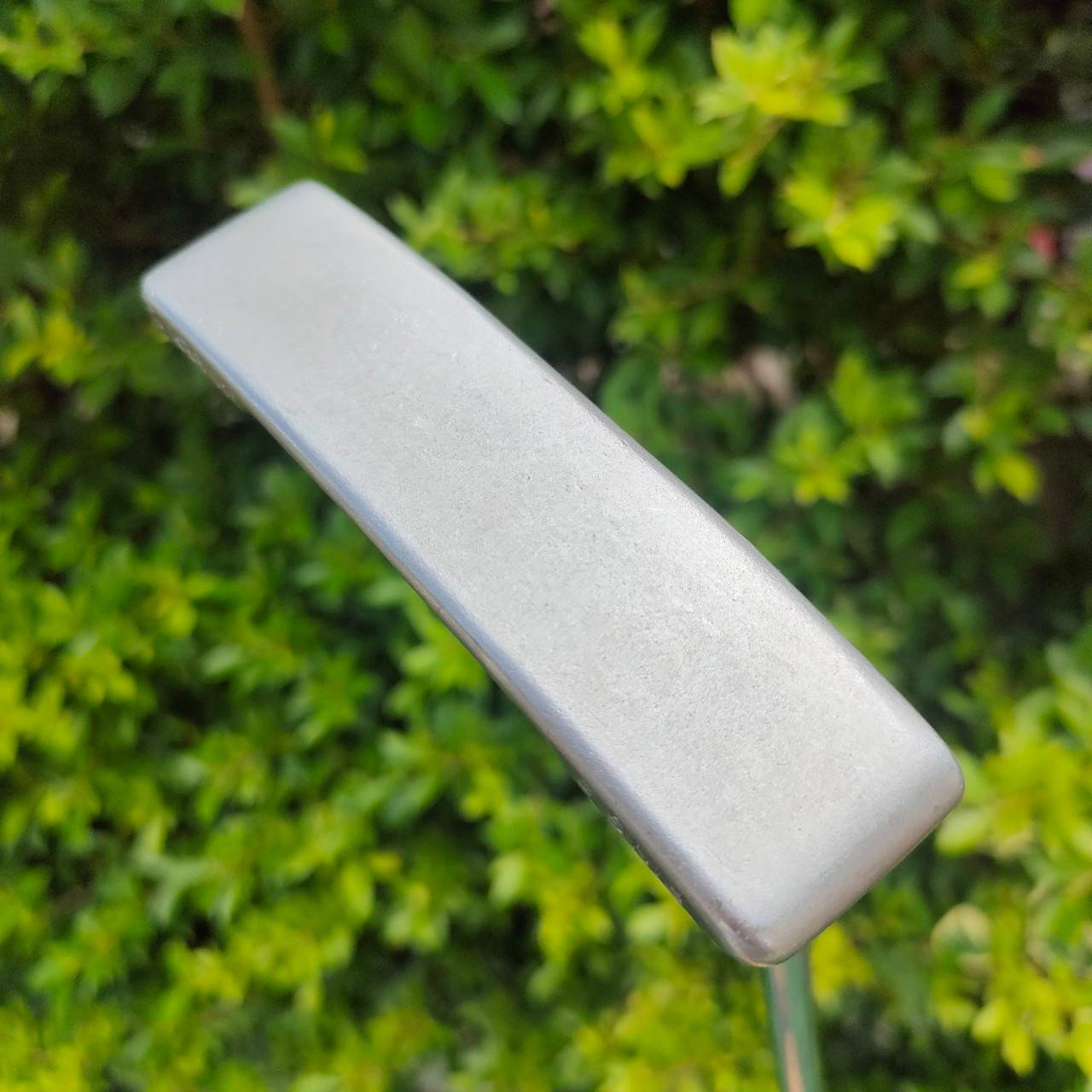 PUTTER PING ANSER2 ความยาว 35 นิ้ว จุดดำ เป็นไลน์ที่เท่ากับพัตเตอร์ มาตรฐานทั่วไป สวยนางฟ้า กริพเดิมๆ การออกแบบและ วัสดุดีมาก ไม้กอล์ฟมือสอง ของแท้ BY NakaraLuxurious