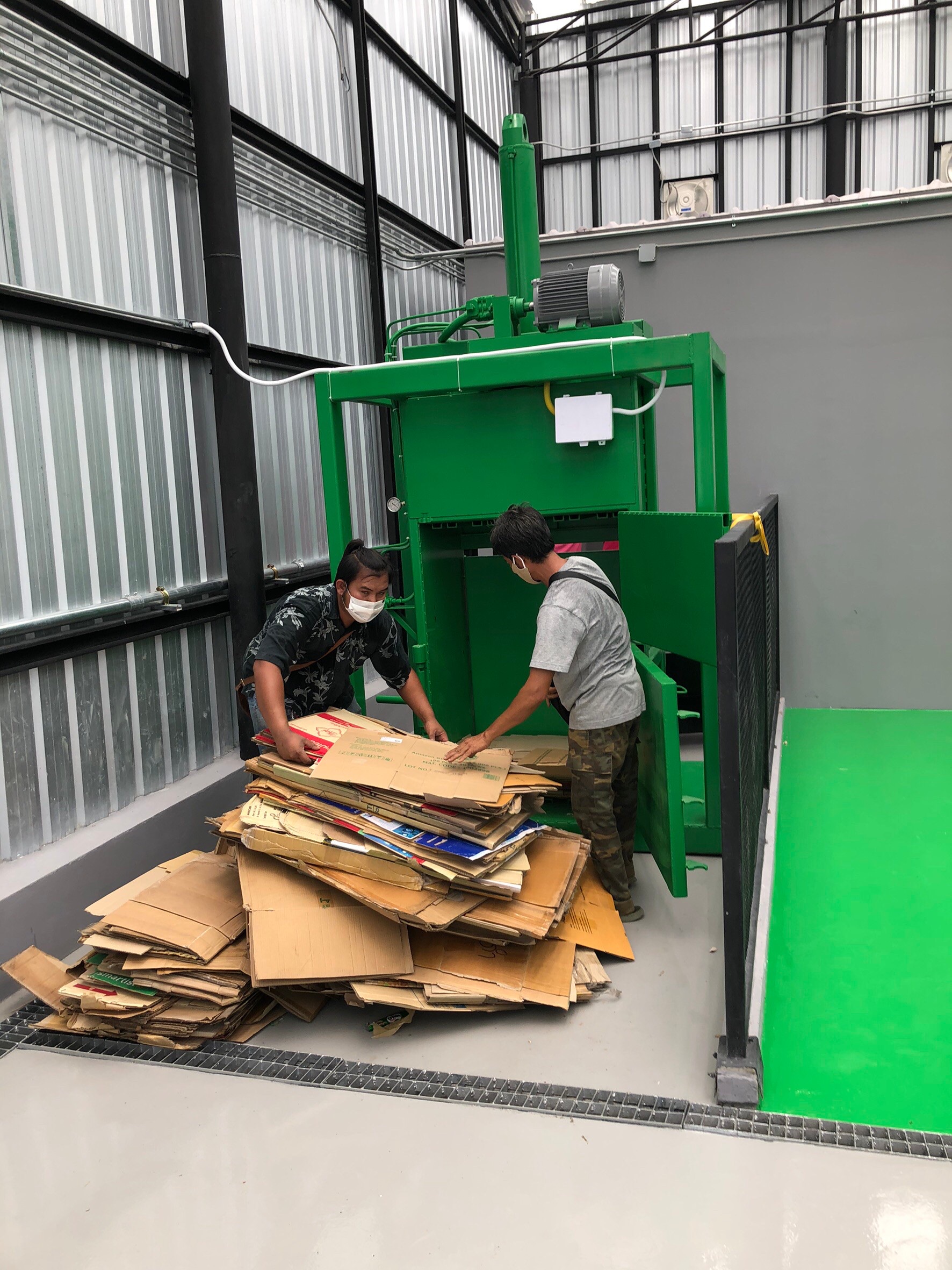 พระจอมเกล้าพระนครเหนือ ก่อสร้างโรงแยกขยะรีไซเคิล