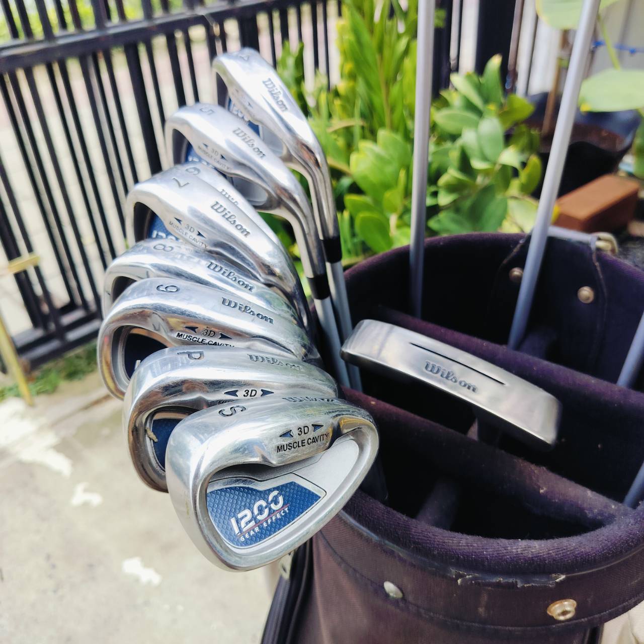 ไม้กอล์ฟครบชุดสำหรับผู้ชาย WILSON 1200 GEAR EFFECT ชุดเต็ม พร้อมออกรอบได้เลยค่ะ หัวไม้ได้ถึง 4 หัว Driver หน้าเด้ง Titanium FACE ไม้กอล์ฟพรีเมี่ยมมือสอง ของแท้ By NakaraLuxurious