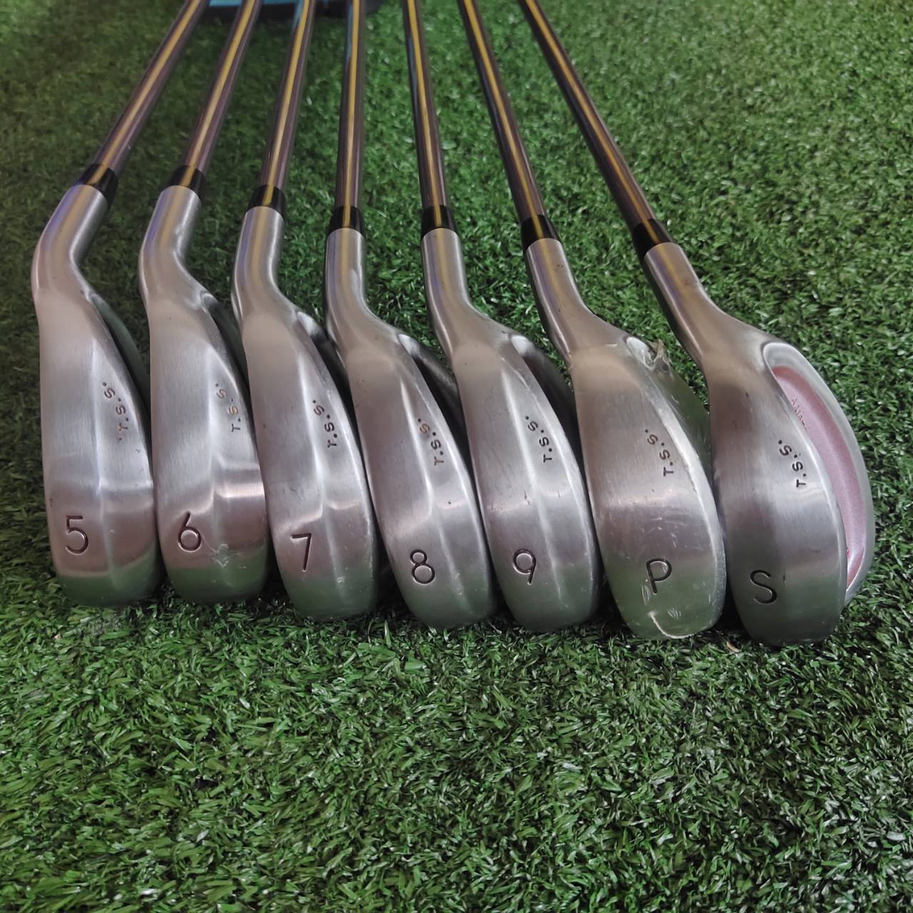 ไม้กอล์ฟผู้หญิง ชุดเหล็ก GOLF PLANNER NOULI จากญี่ปุ่น หน้าเด้ง ตีง่าย ลูกลอยสูง ตีสบายๆก็ไกล