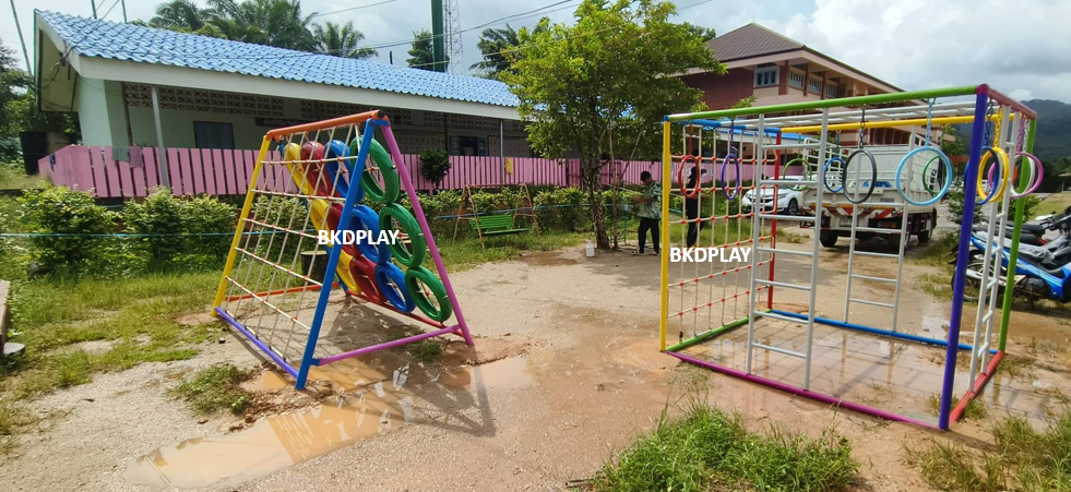 เครื่องเล่นสนามกลางแจ้ง ปีนป่ายยางรถยนต์ ปีนหน้าผา เครื่อเล่นสนามเหล็ก outdoorplayground ของเล่น สั่งผลิต 10-20 วัน ขนาด150x280x200 ซม.