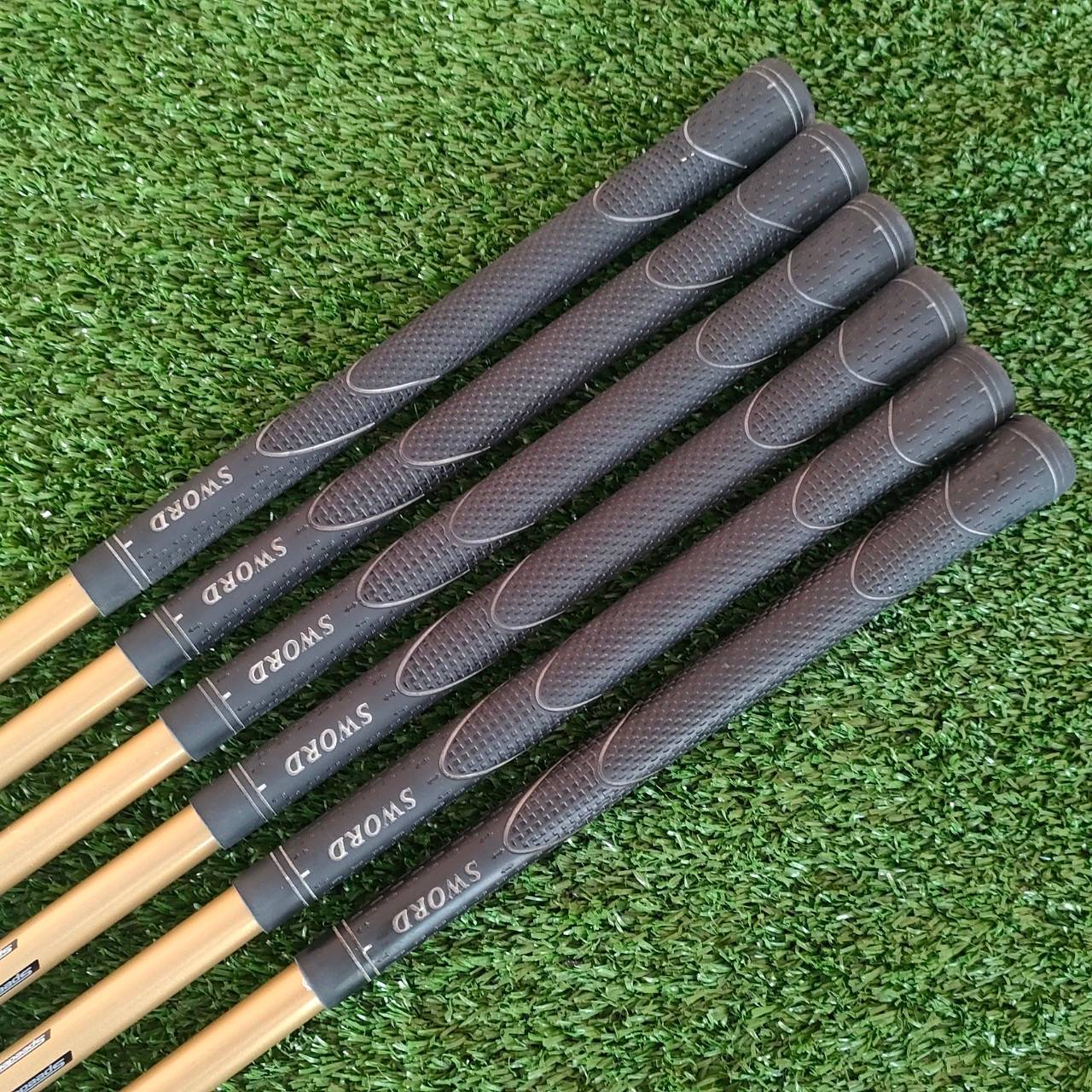 ชุดเหล็ก SWORD ATC 589 B มีเหล็ก 6 - 9 เเละ PW AW ก้าน FUJIKURA SPEEDER 589 B FLEX SR สวยๆเดิมๆทั้งชุด ชุดเหล็กที่ตีง่ายและไกลที่สุด ไม่ค่อยมีเวลาฝึกซ้อม ก็สามารถตีให้ดีและตีสนุกได้!! ไม้กอล์ฟมือสอง ของแท้ BY NakaraLuxurious