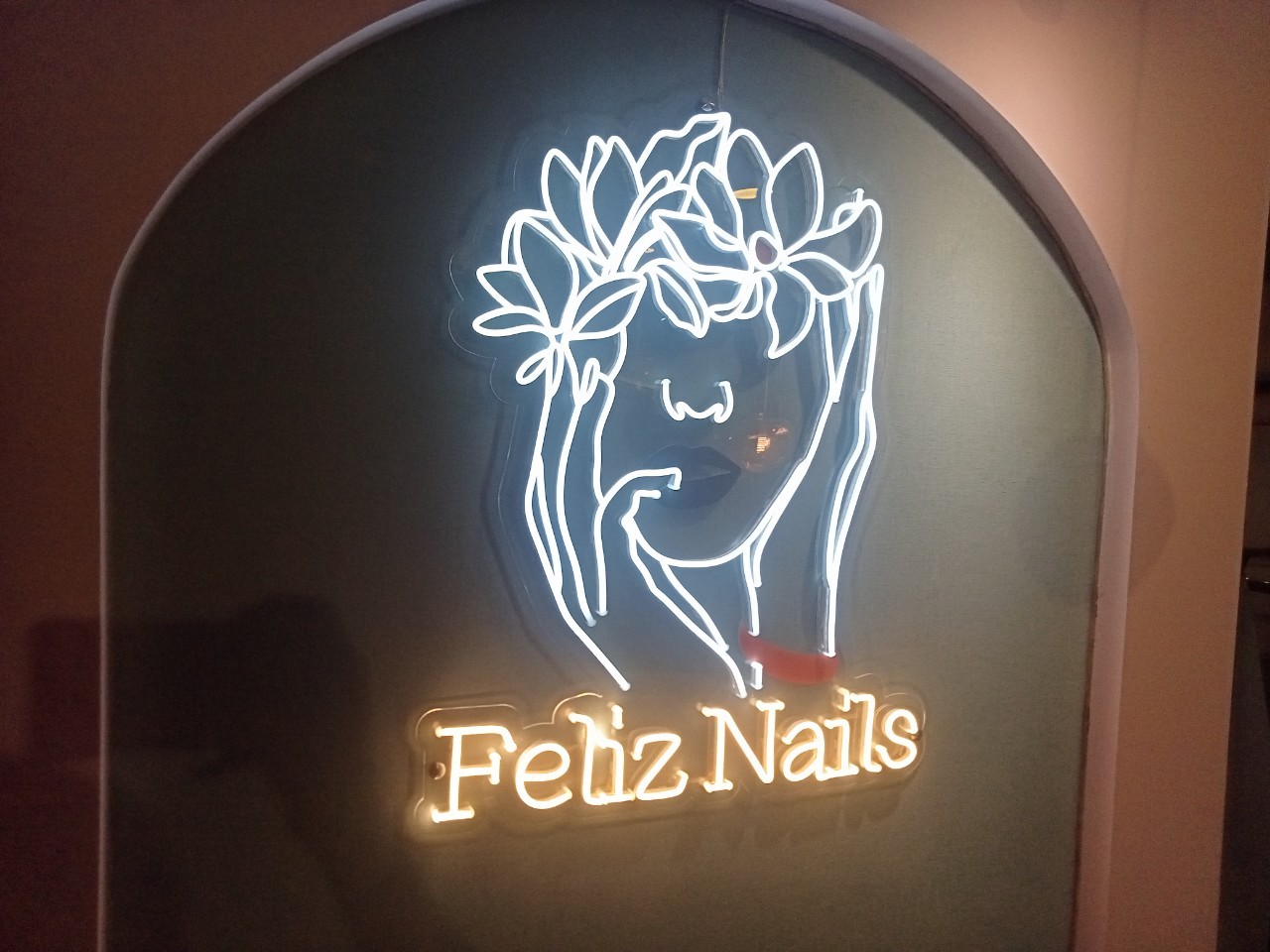 ไฟนีออน เฟค