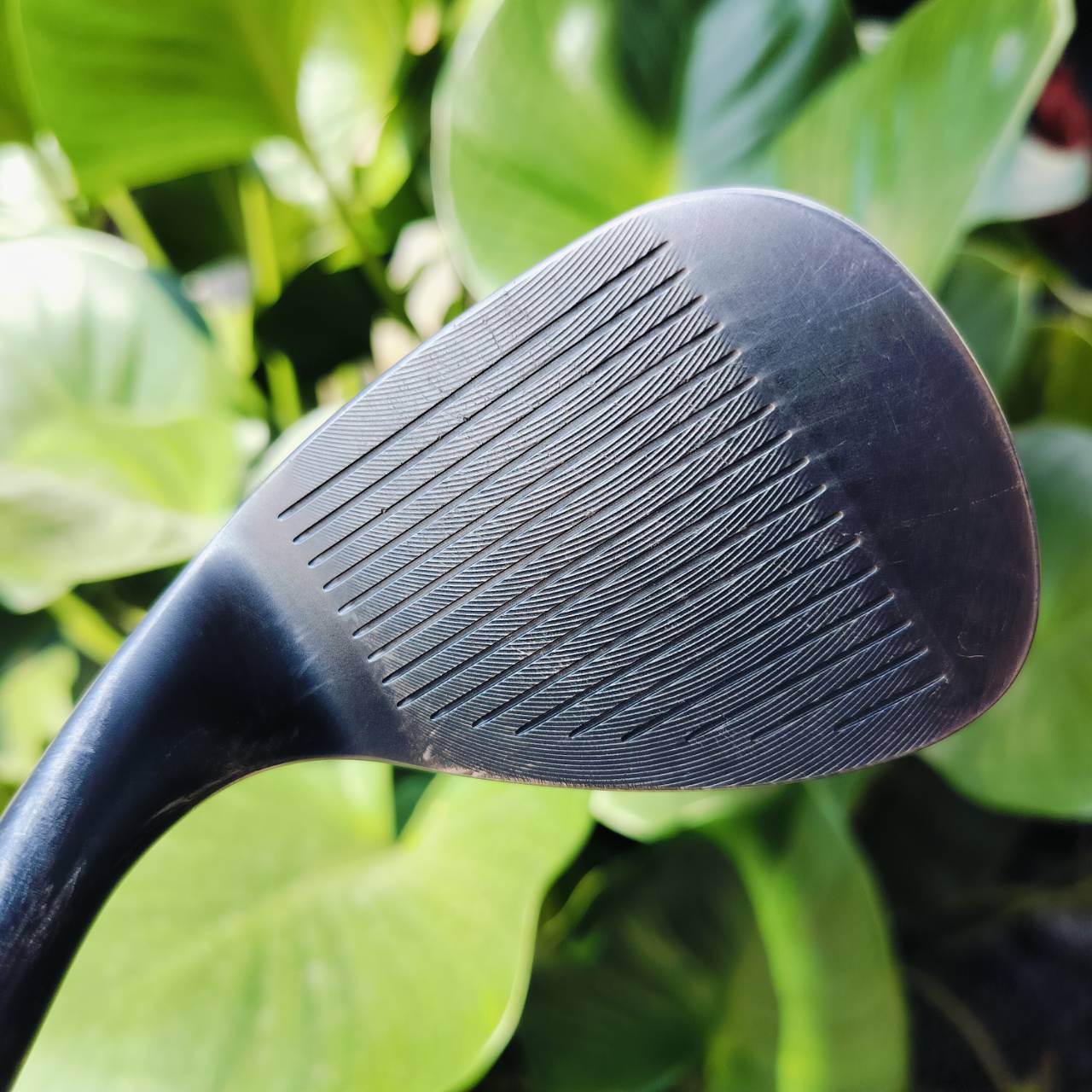 WEDGE TITLEIST VOKEY DESIGN SM9 Jet Black องศา 56 BOUNCE 10 S Grind S GRIND แรงบันดาลใจจาก สตีฟ สตริคเกอร์ เล่นได้ดีที่สุดในการตีแบบหน้าไม้สแควร์ ไม้กอล์ฟพรีเมี่ยมมือสอง ของแท้ By NakaraLuxurious