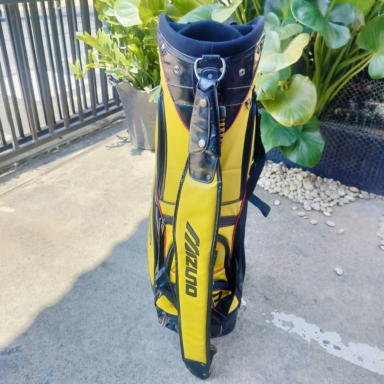 ถุงกอล์ฟ MIZUNO MP ถุง TOUR ใบใหญ่ มือสอง ของแท้ สวยมากๆ วัสดุดีมาก ออกแบบระดับโปร รุ่นนี้มือหนึ่งหมื่นกว่าบาทค่ะ!!!