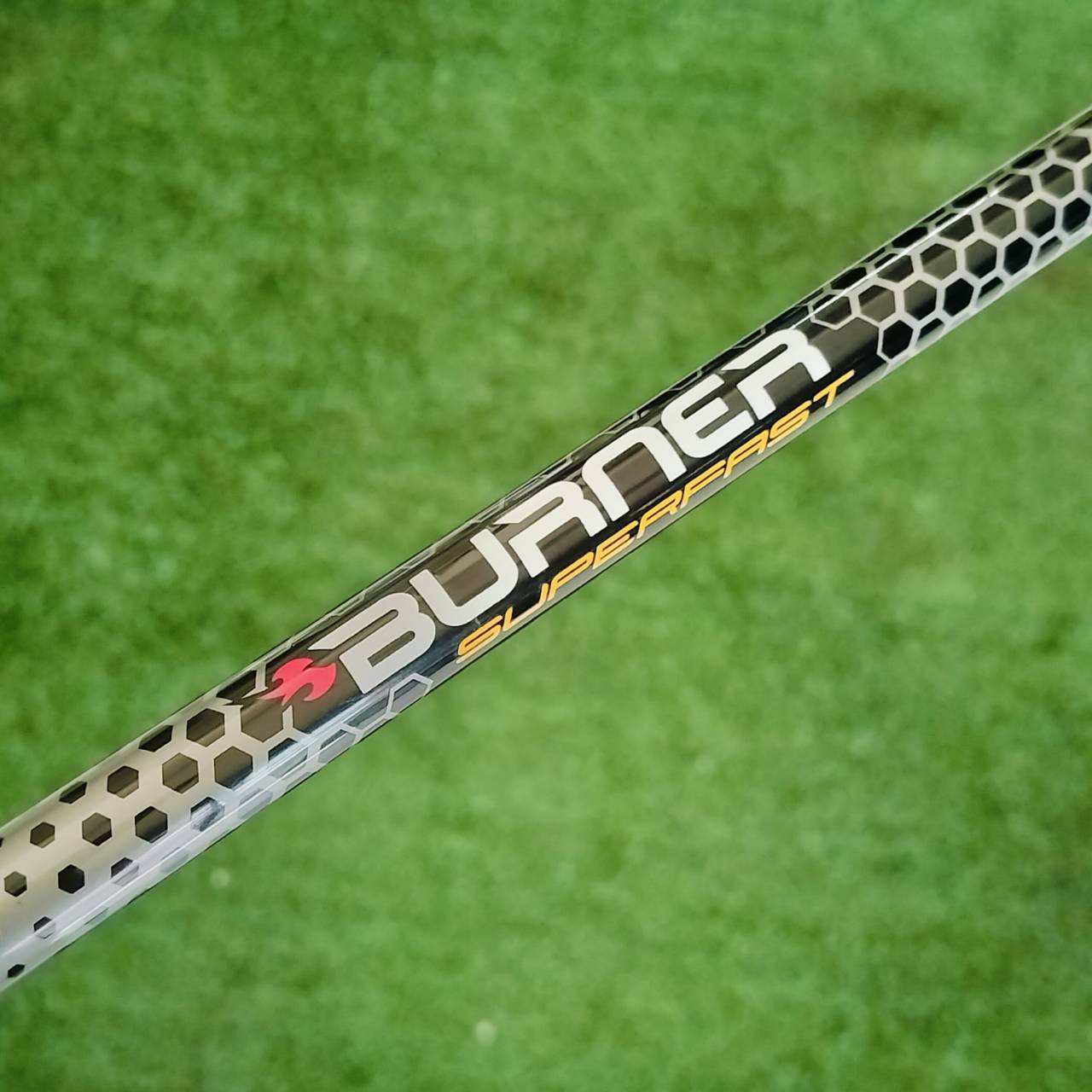 DRIVER TAYLORMADE BURNER SUPERFAST องศา 10.5 ก้าน MATRIX OZIK FLEX S กระดองเคฟล่า ไม้กอล์ฟพรีเมี่ยมมือสอง ของแท้ By NakaraLuxurious