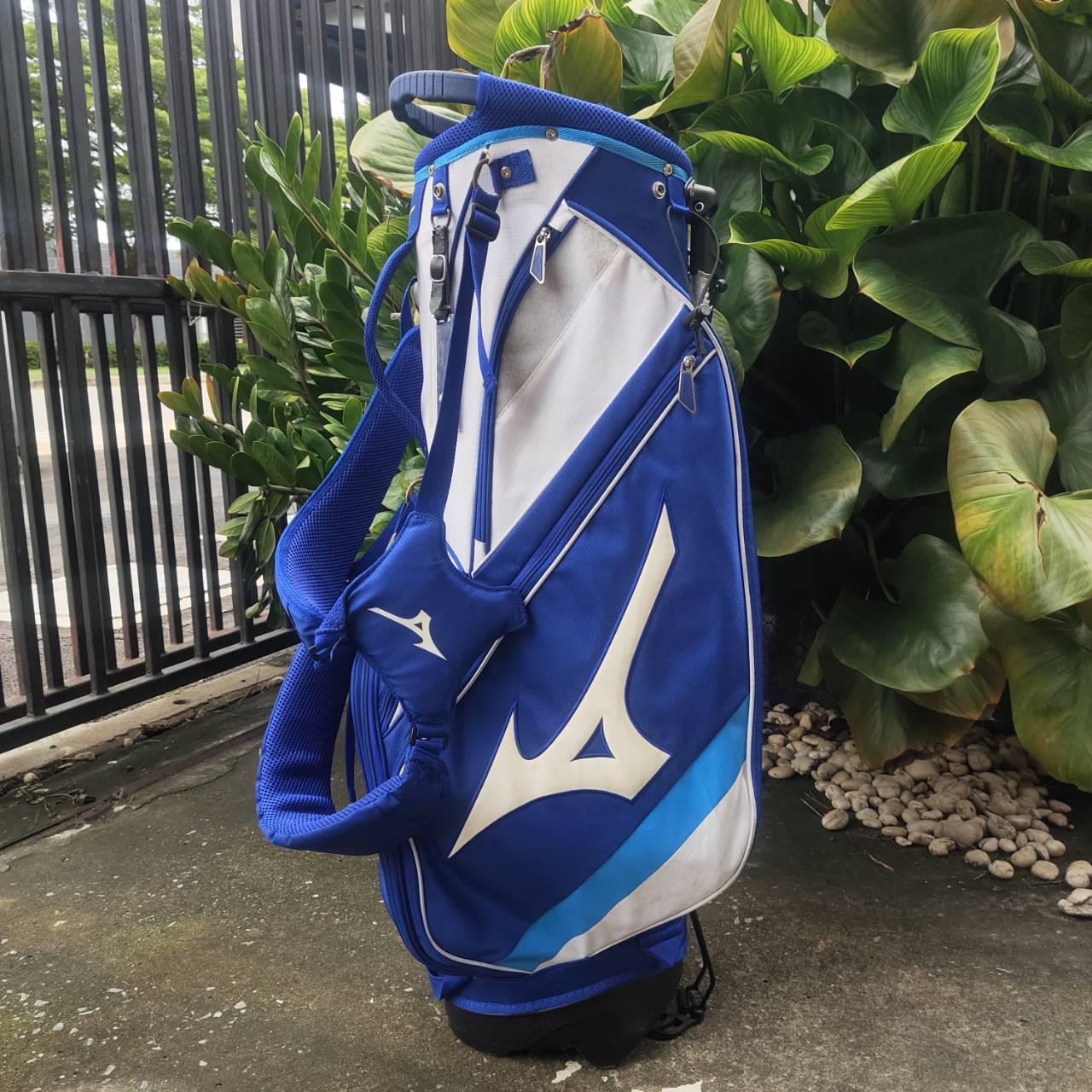 ถุงกอล์ฟ MIZUNO ขาตั้ง ของแท้ มือสอง! สีสวยสะดุดตา เอกลักษณ์ของ MIZUNO เห็นแล้วรู้เลย