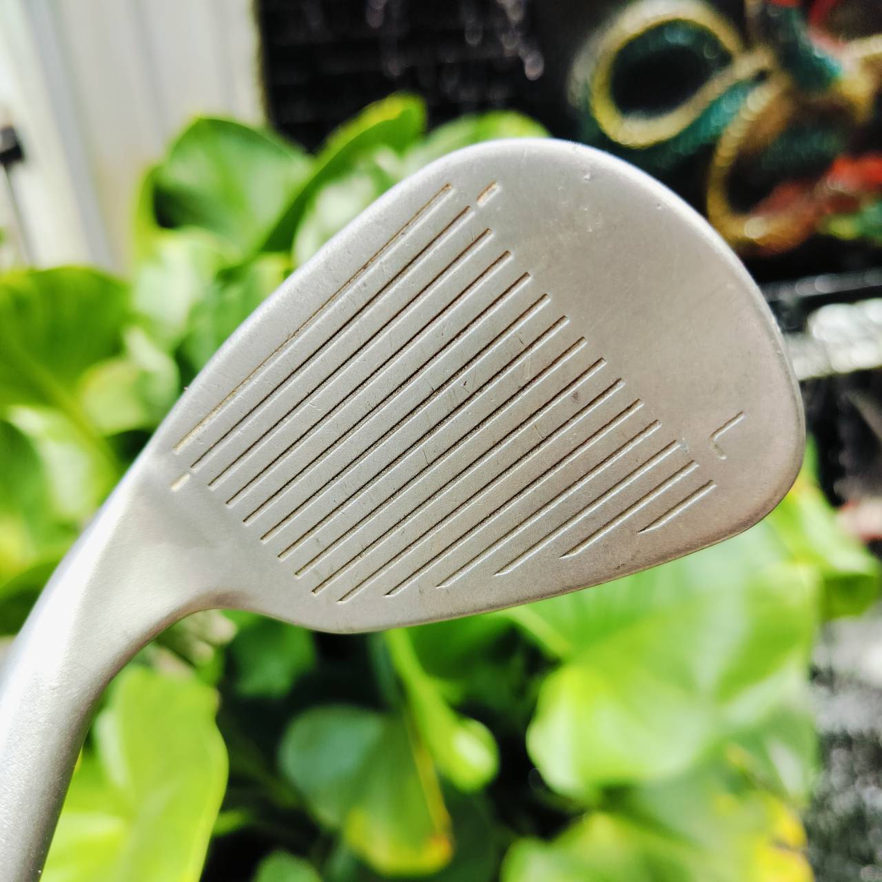 LOB WEDGE PING i3+ องศา 58 เป็นรุ่น OVER SIZE ใบใหญ่ชิพง่าย และสปินดีมาก รุ่นนี้เป็นรุ่อง U ช่วยให้ตีติดสปินได้ง่ายมาก ตกหยุดๆเลย ไม้กอล์ฟพรีเมี่ยมมือสอง ของแท้ By NakaraLuxurious