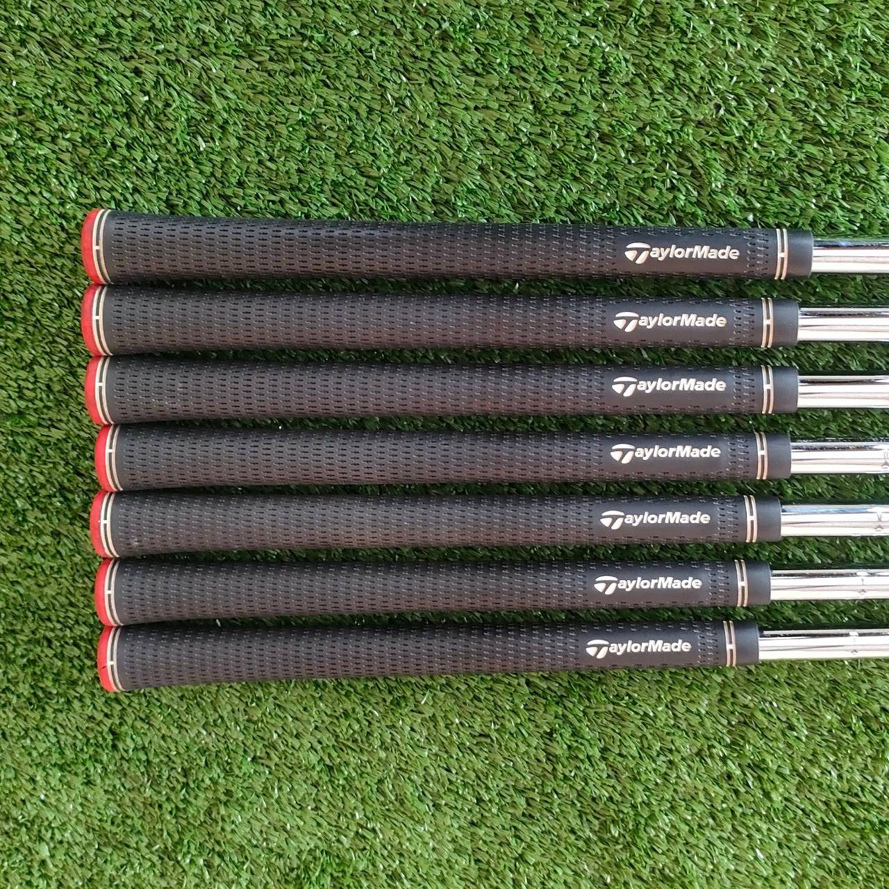 ชุดเหล็ก TAYLORMADE r7 FORGED มีเหล็ก 4-9 เเละ PW ก้าน N.S.PRO 950 GH FLEX S รุ่นนี้สุดยอดของสุดยอดครับ เพราะเป็นเหล็ก FORGED คุณภาพ ระดับสูงของแบรนด์ Taylormade ออกแบบให้ตีง่าย ใบ Cavity ใหญ่ ซึ่งใช้วัสดุเยอะมาก แพงมาก หายาก และจะทำให้ตีทั้งนุ่ม และไกลสุ