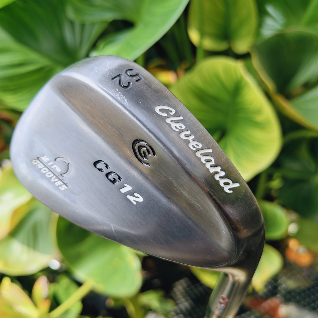 WEDGE CG12 ZIP GROOVE 52° BOUNCE 10 – ควบคุมช็อตสั้นทุกสภาพสนาม!