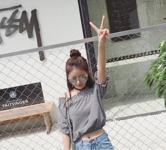 เสื้อแฟชั่น ปาดไหล่ ผ้าคอตตอลทอลายนิ่ม งานตามแบบ