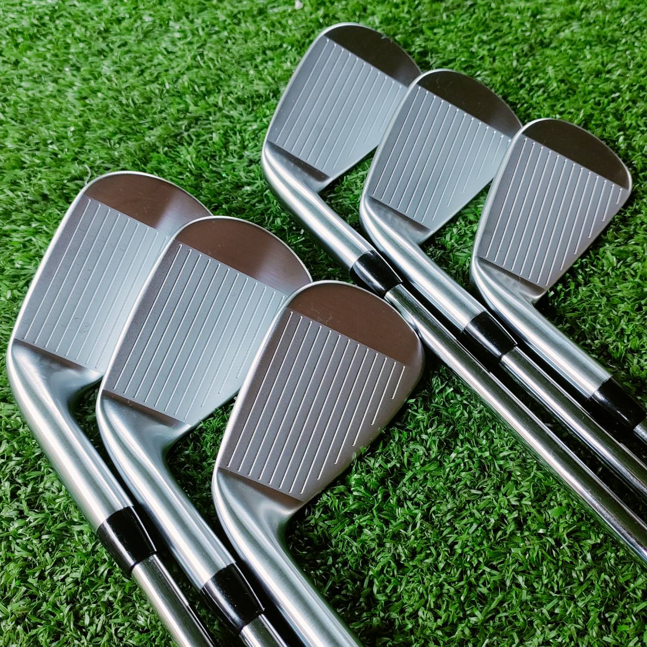 ชุดเหล็ก Titleist T150 Forged สภาพสวยนางฟ้า 98% ไดร์ฟไปแค่ 2 ครั้ง ความรู้สึกขณะปะทะลูกแบบ T100 แต่ ถูกออกแบบให้สร้างความเร็วได้สูงกว่า T100 และตีไกลกว่า มีองศาหน้าเหล็กชันกว่า 2 องศา ชดเชยความผิดพลาดมากกว่า ไม้กอล์ฟพรีเมี่ยมมือสอง ของแท้ By NakaraLuxurio