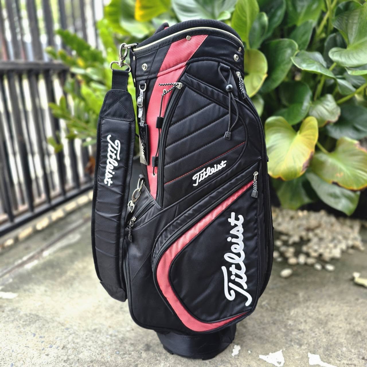 ถุงกอล์ฟ Titleist ของแท้ มือสอง พร้อมใช้ ของใหม่ราคาแพงมาก!!!