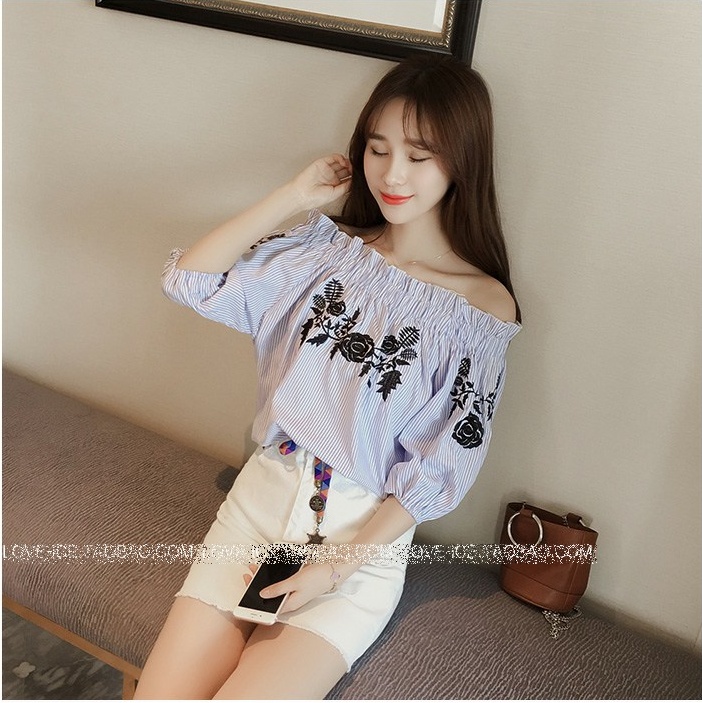 เสื้อเปิดไหล่ ปักลาย ดอกไม้ สีฟ้าลายริ้ว ตามแบบ