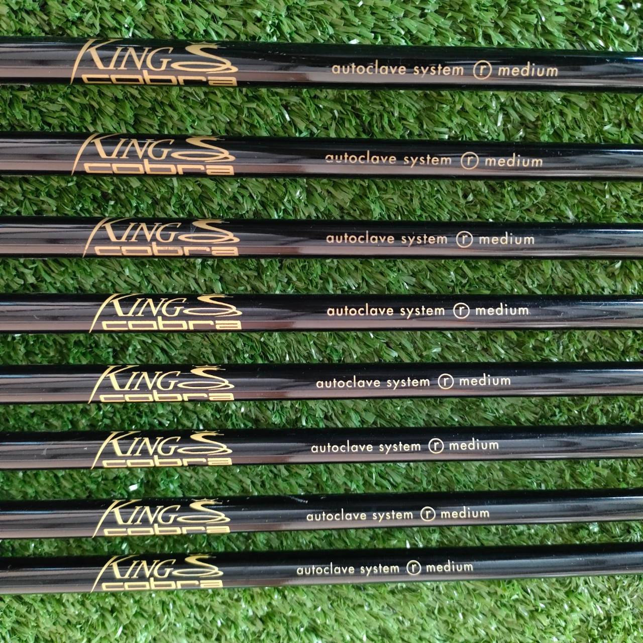 ชุดเหล็ก KING COBRA C-J SPECIAL 001 OVERSIZE มีเหล็ก 3,4,5,6,7,8,9,10 ก้าน KING COBRA FLEX R สภาพสวยเดิมเหล็กครบ COBRA เป็นแบรนด์ที่ตั้งใจผลิต ให้ออกมาตีง่ายมากๆและรุ่นนี้ ใบใหญ่ OVERSIZE ทำให้ตีโดนง่ายมาก ตีสบายๆระยะดี ทิศทางดี สปินดีครับ ราคาก็คุ้มแสนคุ