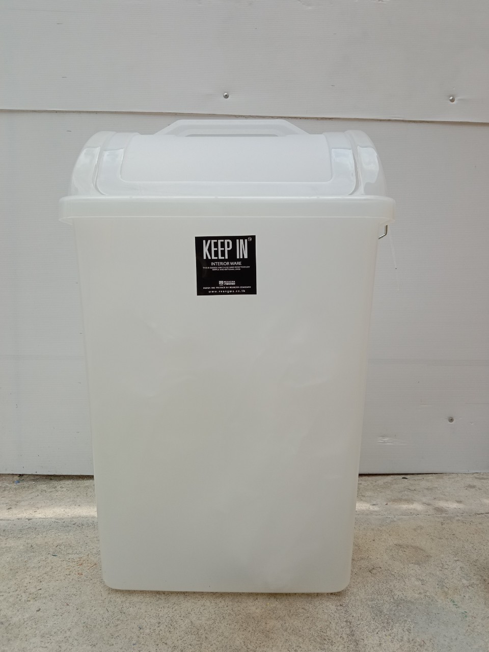 ถังขยะพลาสติกใส ทรงเหลี่ยมฝาแกว่ง 40 ลิตร