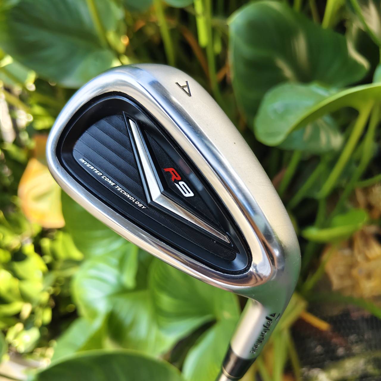ชุดเหล็ก Taylormade R9 ใช้เทคโนโลยี Inverted Cone Technology ซึ่งช่วยขยายพื้นที่ Sweet Spot