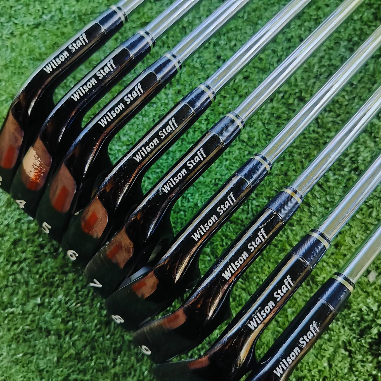 ลดล้างสต๊อค!!! ** มีตำหนิเพลทหลังหลุด ** ชุดเหล็ก WILSON STAFF BLACK รุ่นนี้เป็นรุ่น STAFF ที่ทางวิลซันทำออกมา ไม้กอล์ฟพรีเมี่ยมมือสอง ของแท้ By NakaraLuxurious