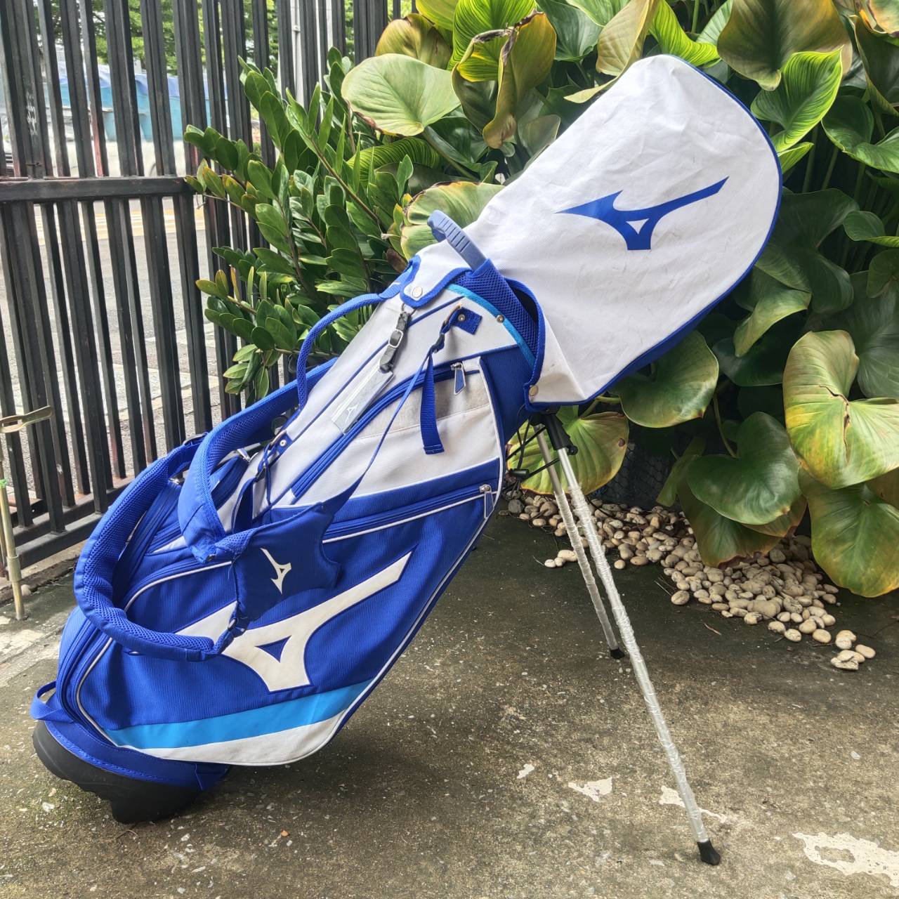 ถุงกอล์ฟ MIZUNO ขาตั้ง ของแท้ มือสอง! สีสวยสะดุดตา เอกลักษณ์ของ MIZUNO เห็นแล้วรู้เลย