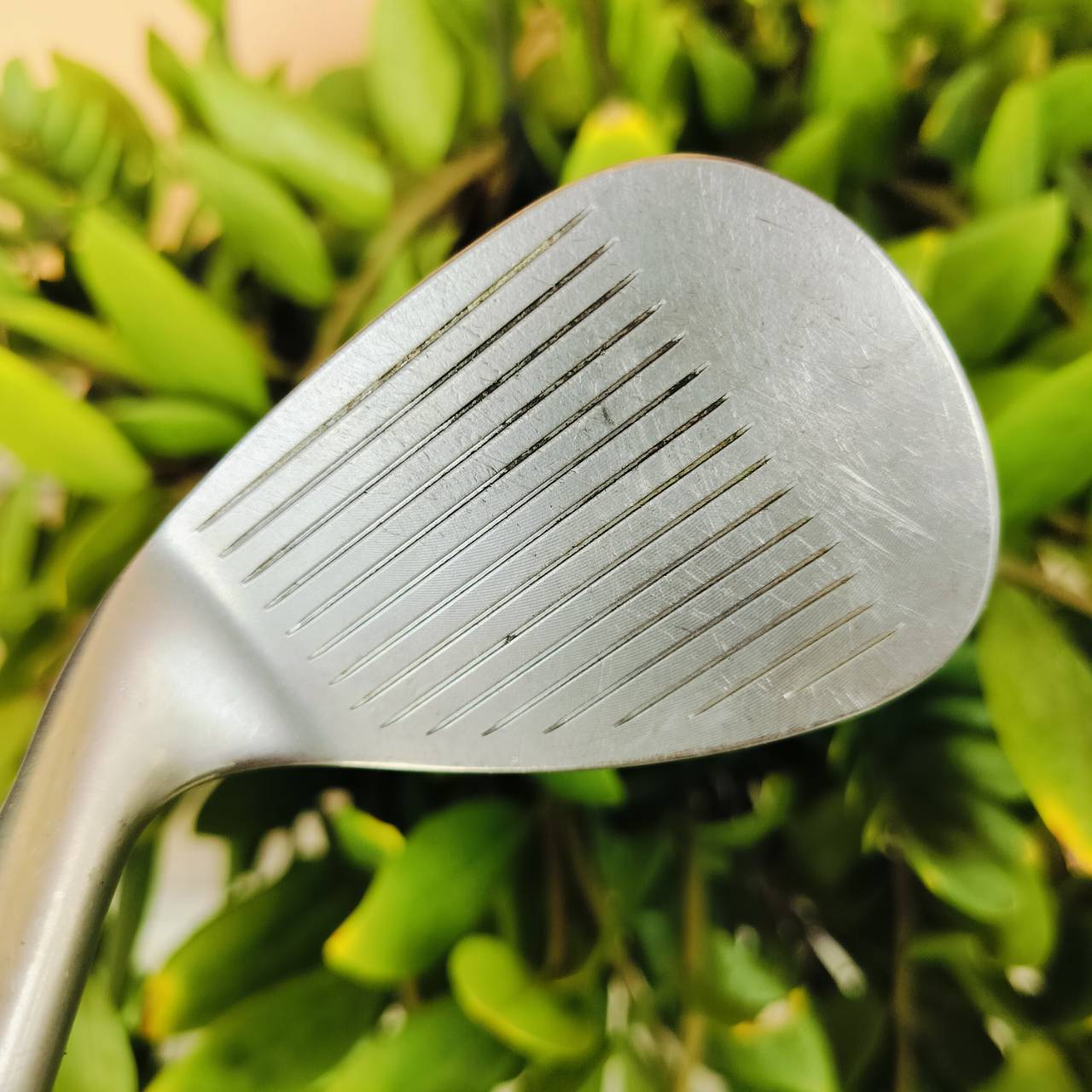 WEDGE PING GORGED TOUR องศา 58 TS ก้าน DG SPINNER สุดยอดการสร้างสปินที่สมบูรณ์แบบ ร่องออกแบบพิเศษ เสริมพลังด้วย MILLED ไม้กอล์ฟพรีเมี่ยมมือสอง ของแท้ By NakaraLuxurious
