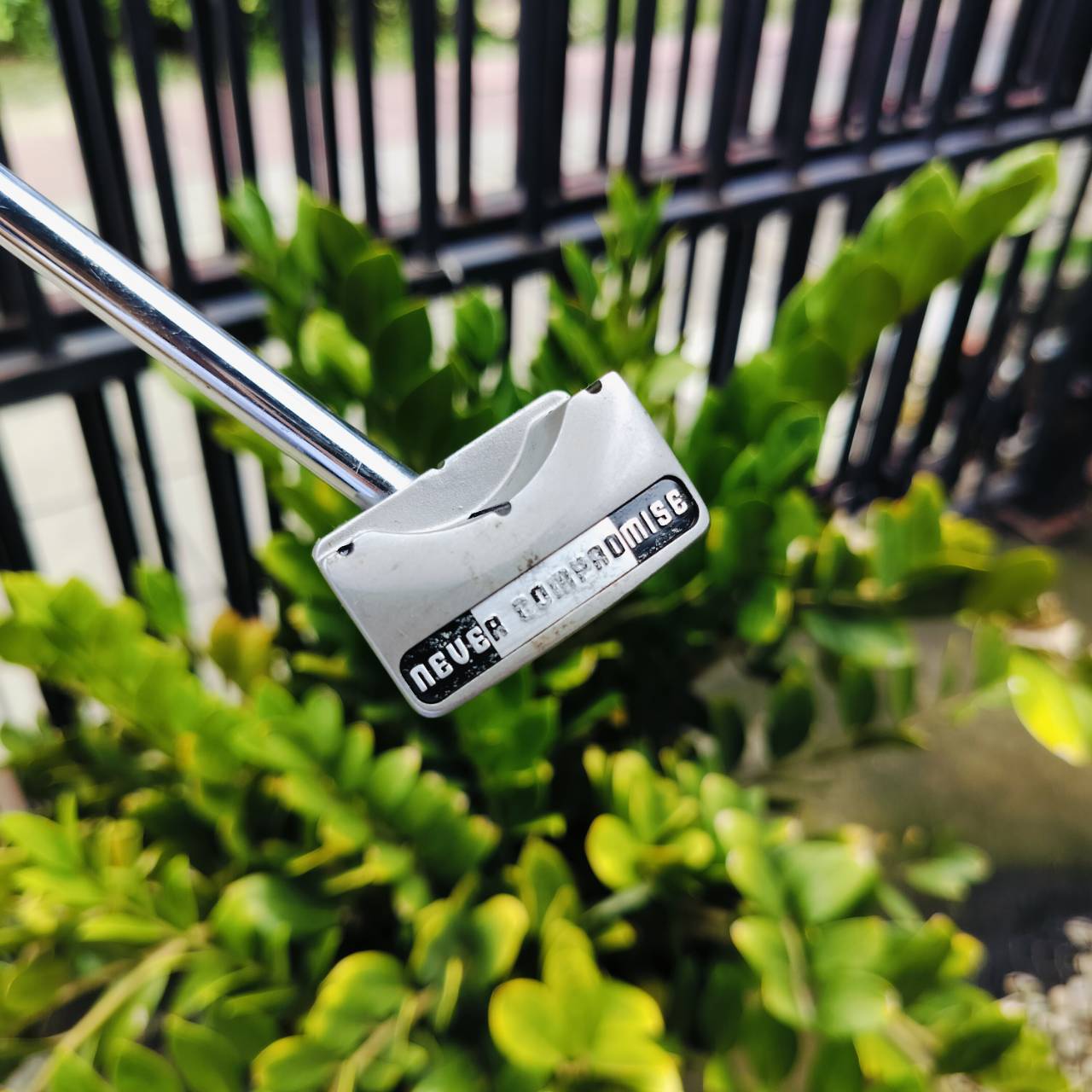 Never Compromise STUBBY Putter ความยาว 34 นิ้ว เป็นตัวเร่งพลังพัตต์ ที่จะเข้าปะทะตรงจุดศูนย์กลางของพัตเตอร์ ออกแบบอย่างดีเยี่ยมสูงสุด ไม้กอล์ฟพรีเมี่ยมญี่ปุ่นมือสอง ของแท้ By NakaraLuxurious