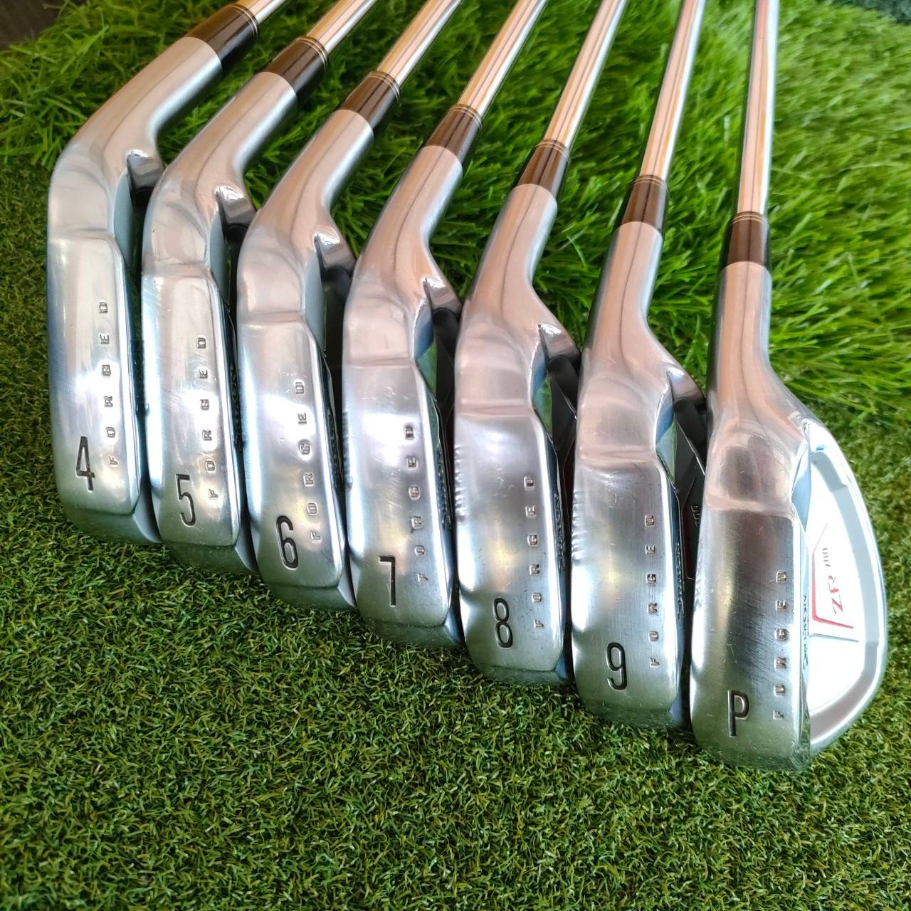 ชุดเหล็ก SRIXON ZR-700 มีเหล็ก 4 - 9 PW ได้ 7 ชิ้น เหล็กพรีเมี่ยม FORGED จากญี่ปุ่น มี CAVITY ด้าน ตีไม่ยากเลยครับ ได้ฟิลลิ่งของวัสดุพรีเมี่ยมและตีง่าย สภาพสวยมากเดิมๆเลยครับ