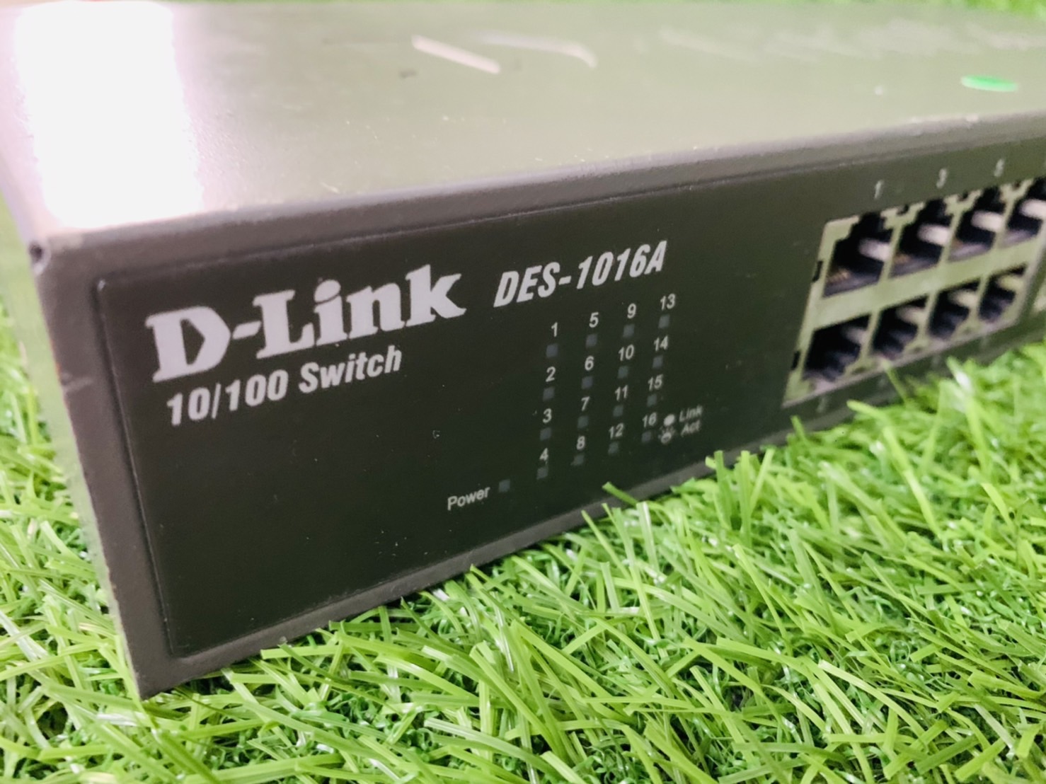 D-Link DES-1016A 16-Port 10/100 Network Switch
