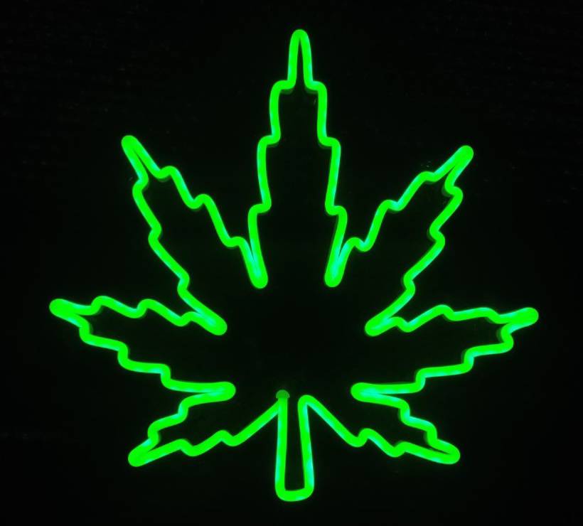 #ป้ายไฟนีออนดัดLEDรูปใบกัญชา