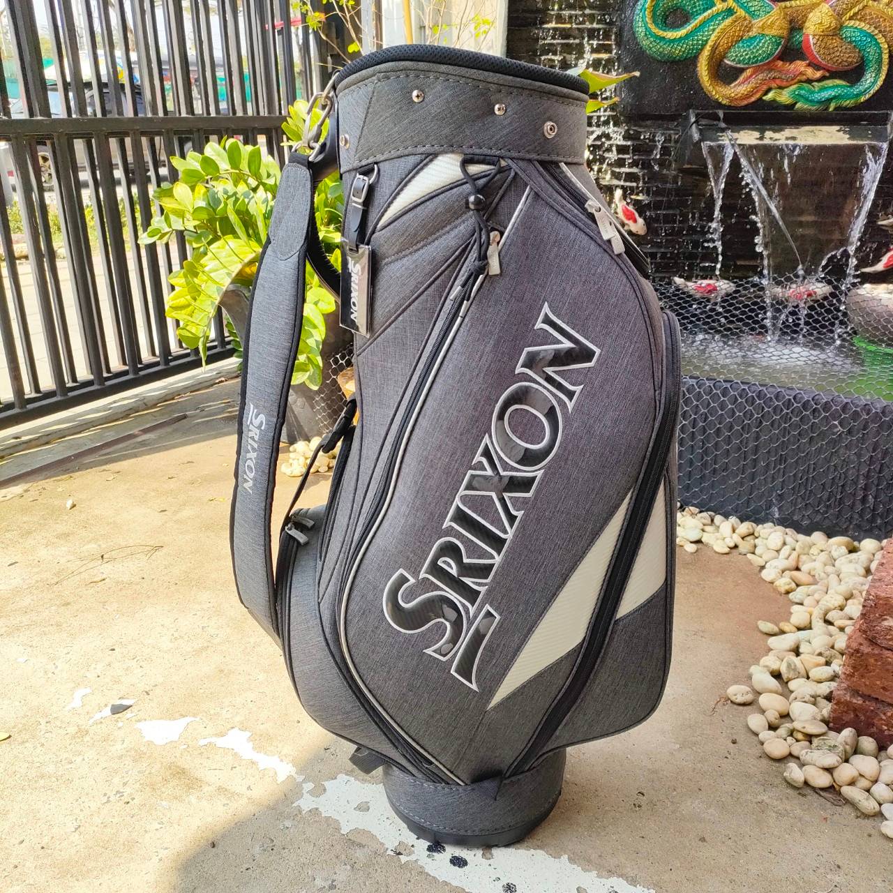 ถุงกอล์ฟ SRIXON ของศูนย์ มือสอง สภาพเหมือนใหม่ ไม่เคยใช้งานเลยครับ ถุงสวย เรียบหรู สไตล์ญี่ปุ่นๆ ไม้กอล์ฟพรีเมี่ยมมือสอง By NakaraLuxurious
