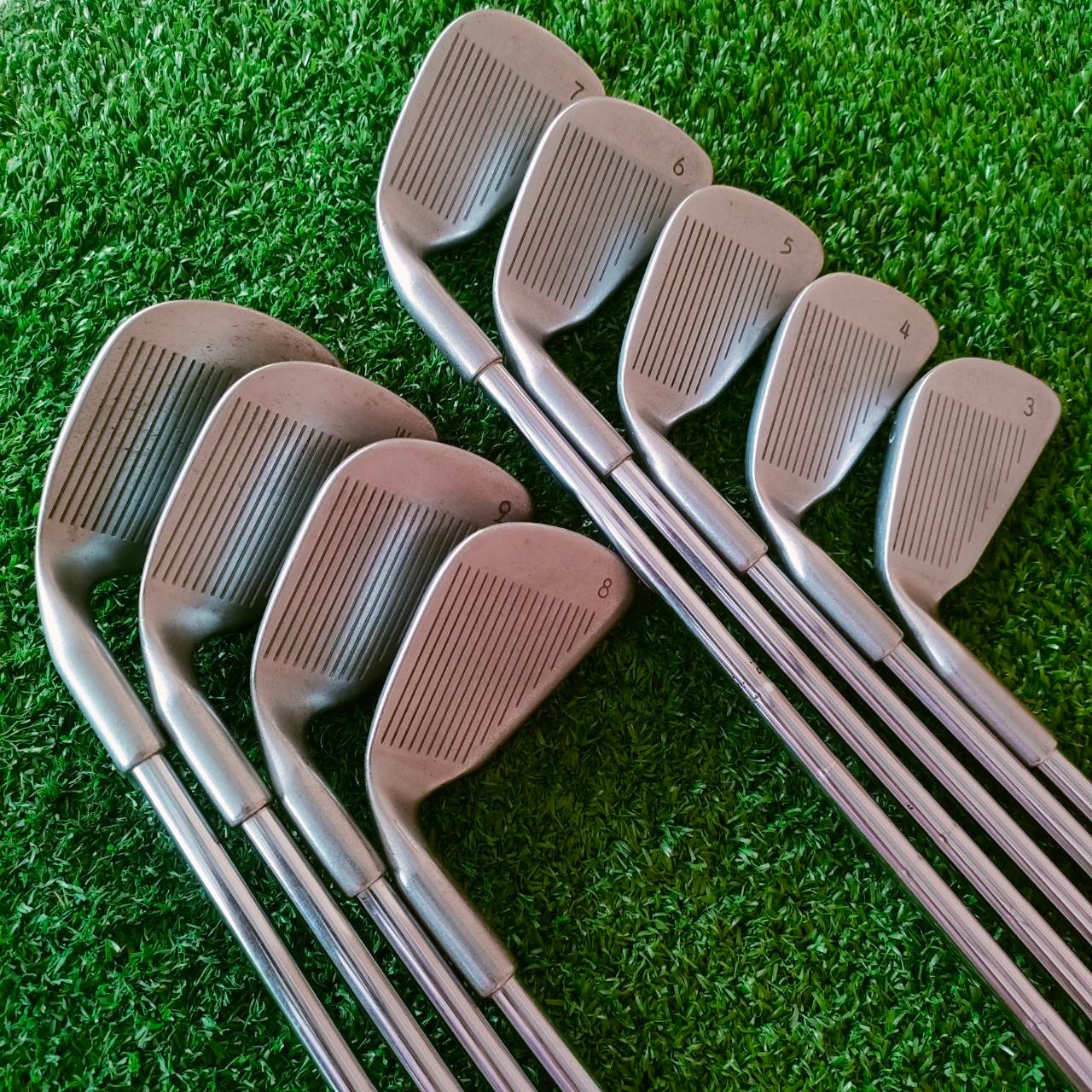 ชุดเหล็ก PING EYE2 จุดดำ มีเหล็ก 3-9 เเละ W SW ก้าน PING เดิมทั้งหมด!! มีสติ๊กเกอร์ที่ก้านครบหมด กริพ PING เดิม สติ๊กเกอร์สวยมาก!! ไม้กอล์ฟมือสอง ของแท้ BY NakaraLuxurious