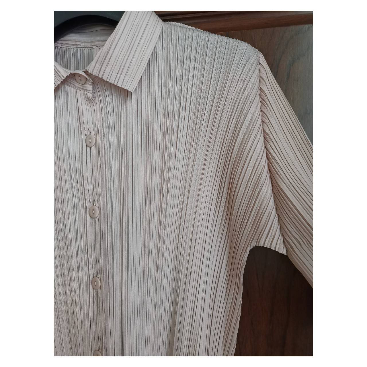 2MUAY รุ่น GJO7807 COLLAR PLEATED TOP เสื้ออัดพลีทงานคุณภาพ 2สี FREE SIZE